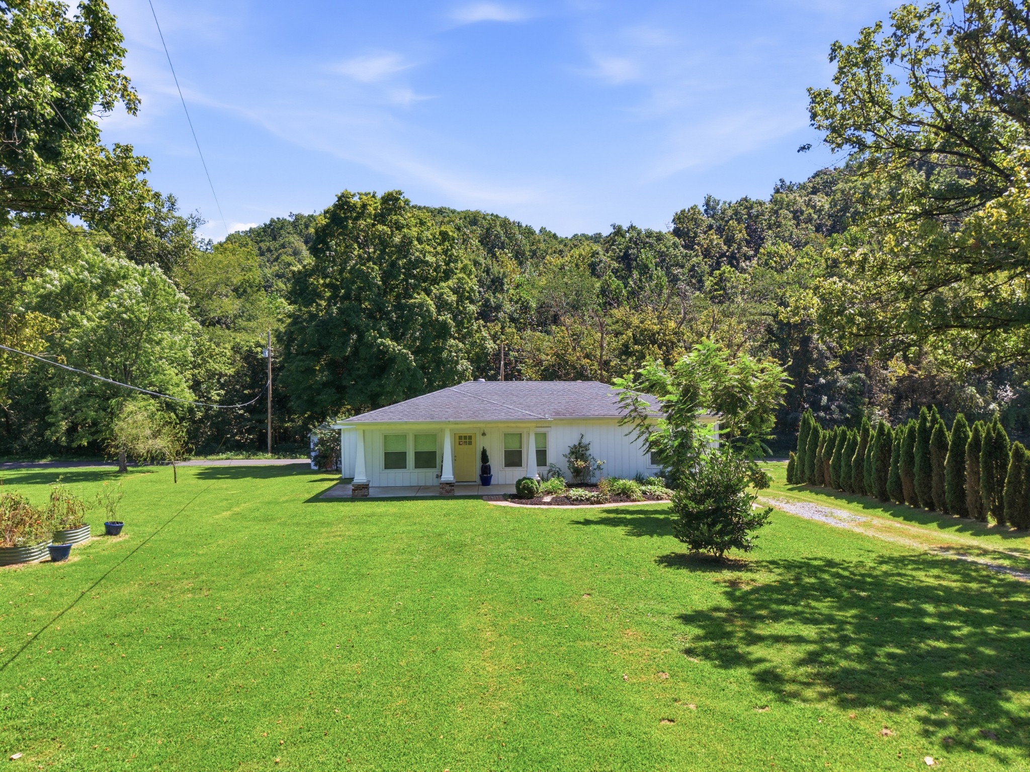 1389 Louisville Hwy