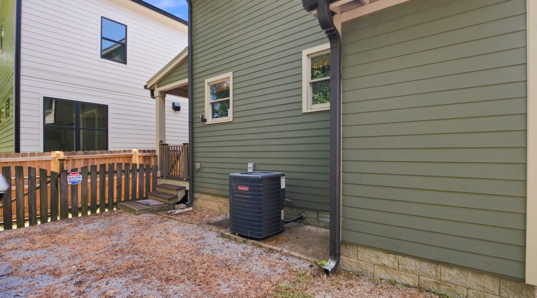 2950 Vaulx Ln