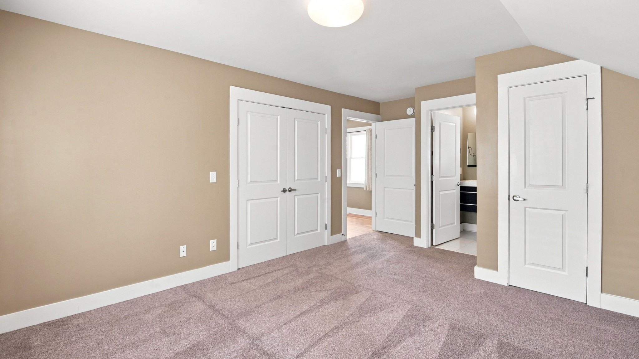 2950 Vaulx Ln