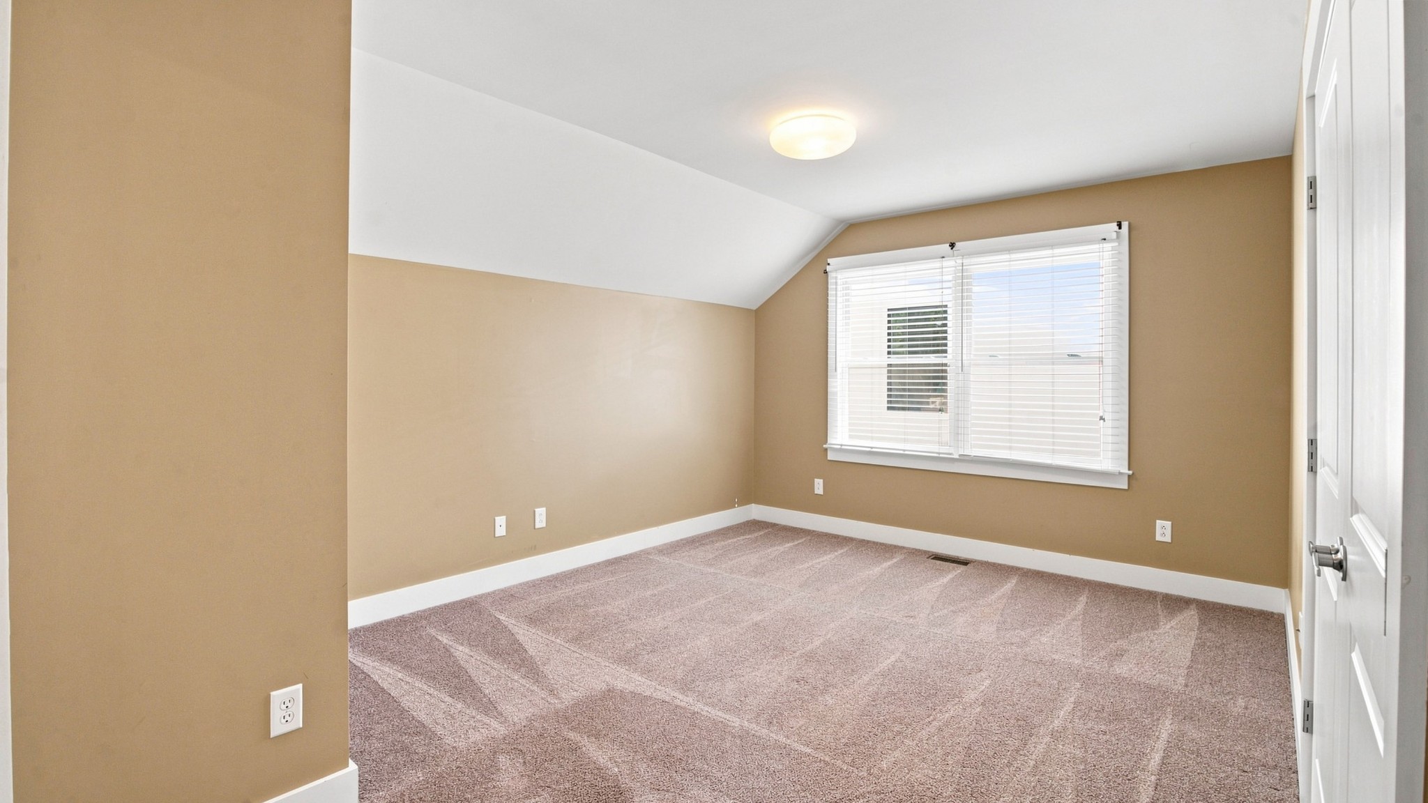 2950 Vaulx Ln