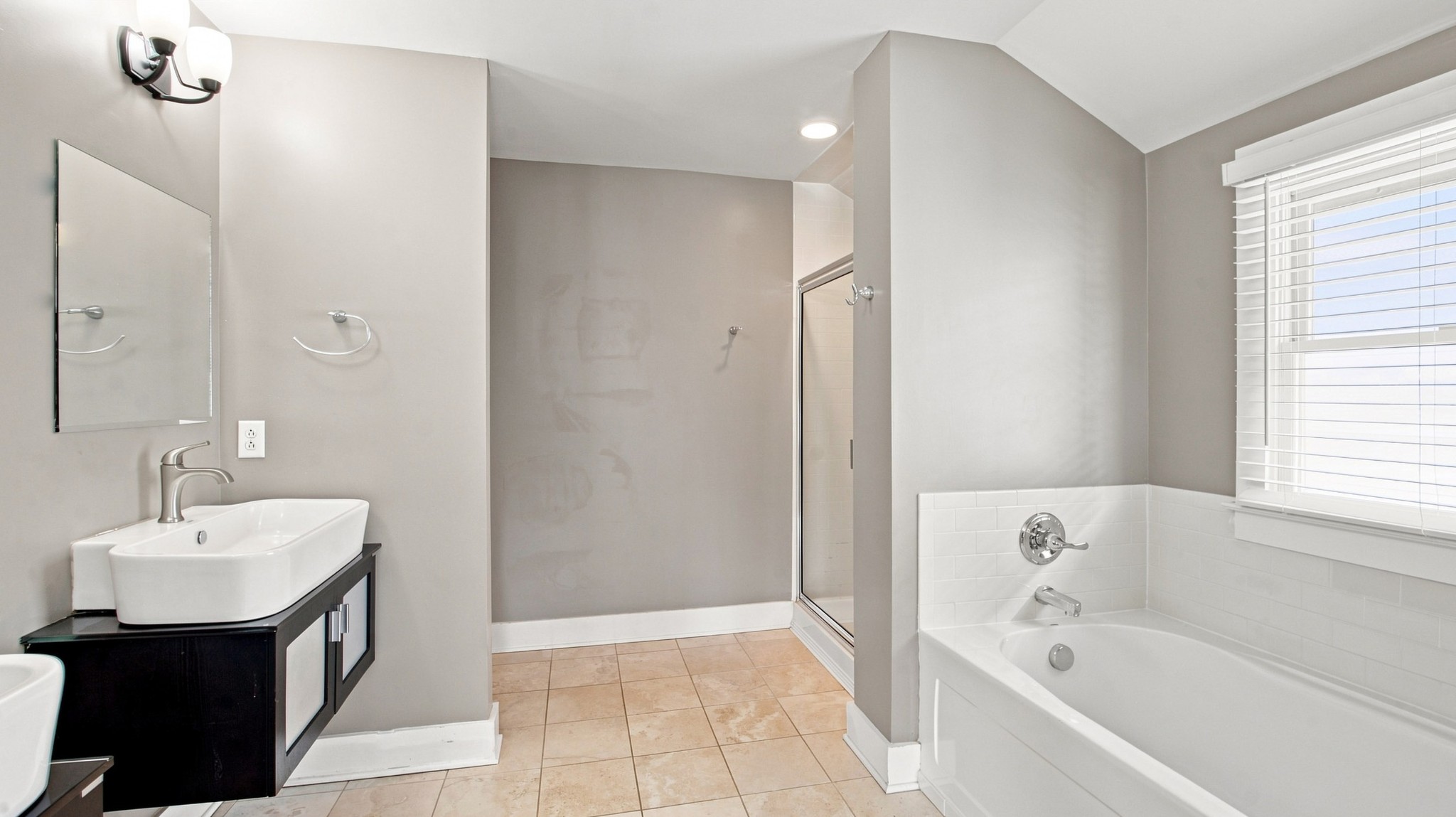 2950 Vaulx Ln
