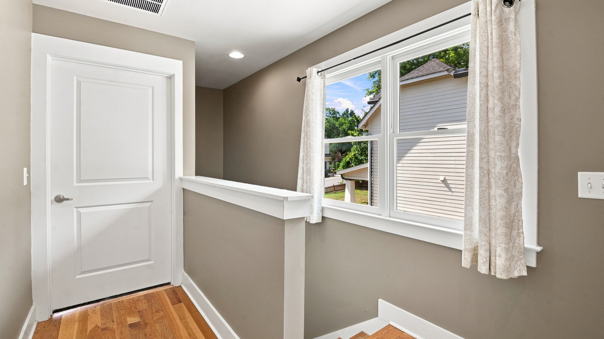 2950 Vaulx Ln