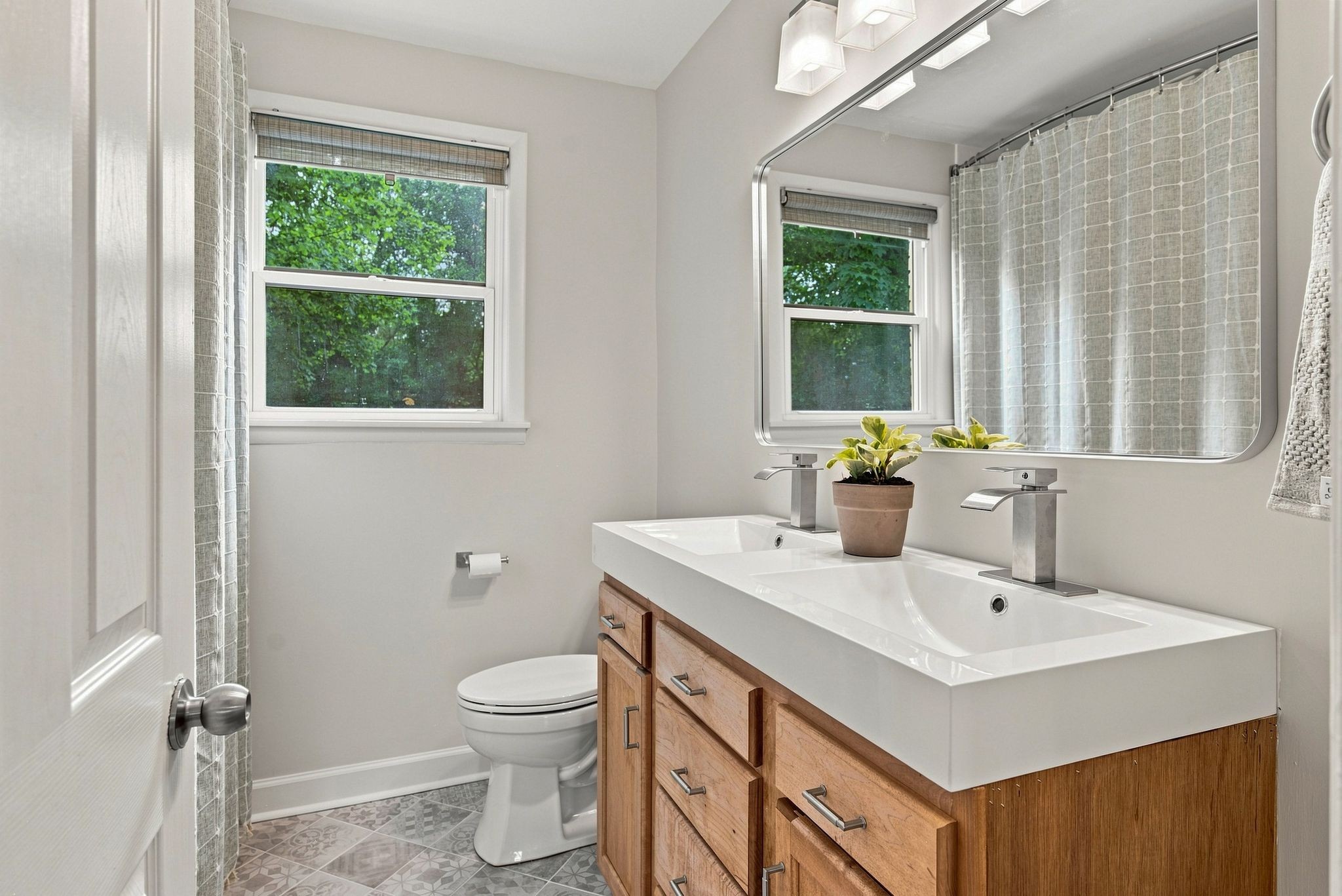 111 Rolynn Dr
