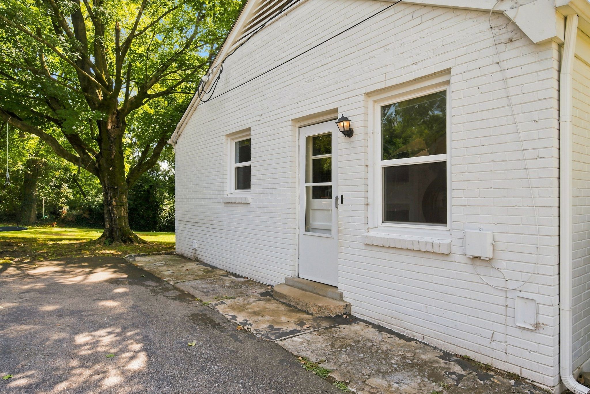 111 Rolynn Dr