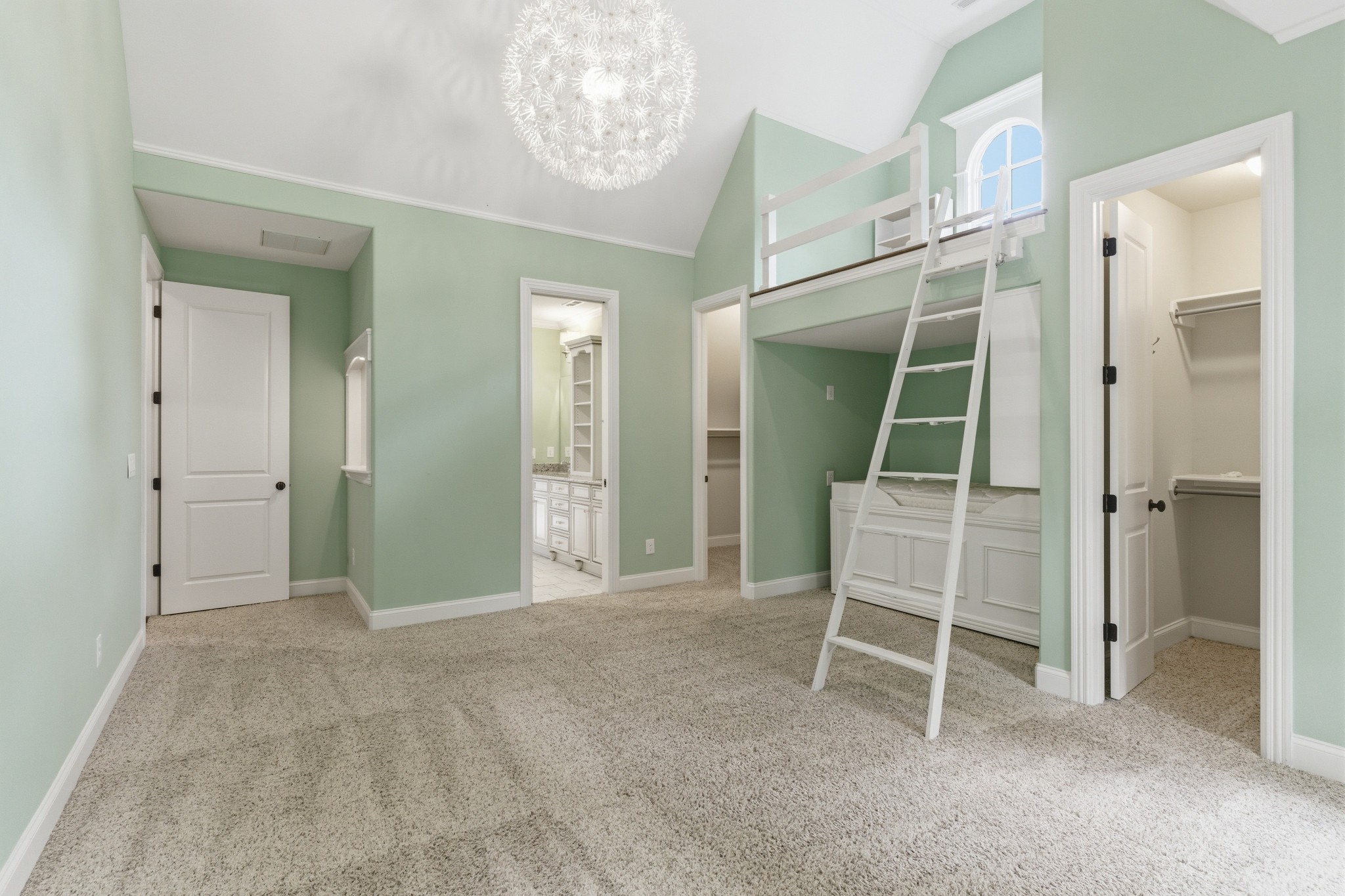 1024 Redmond Ct