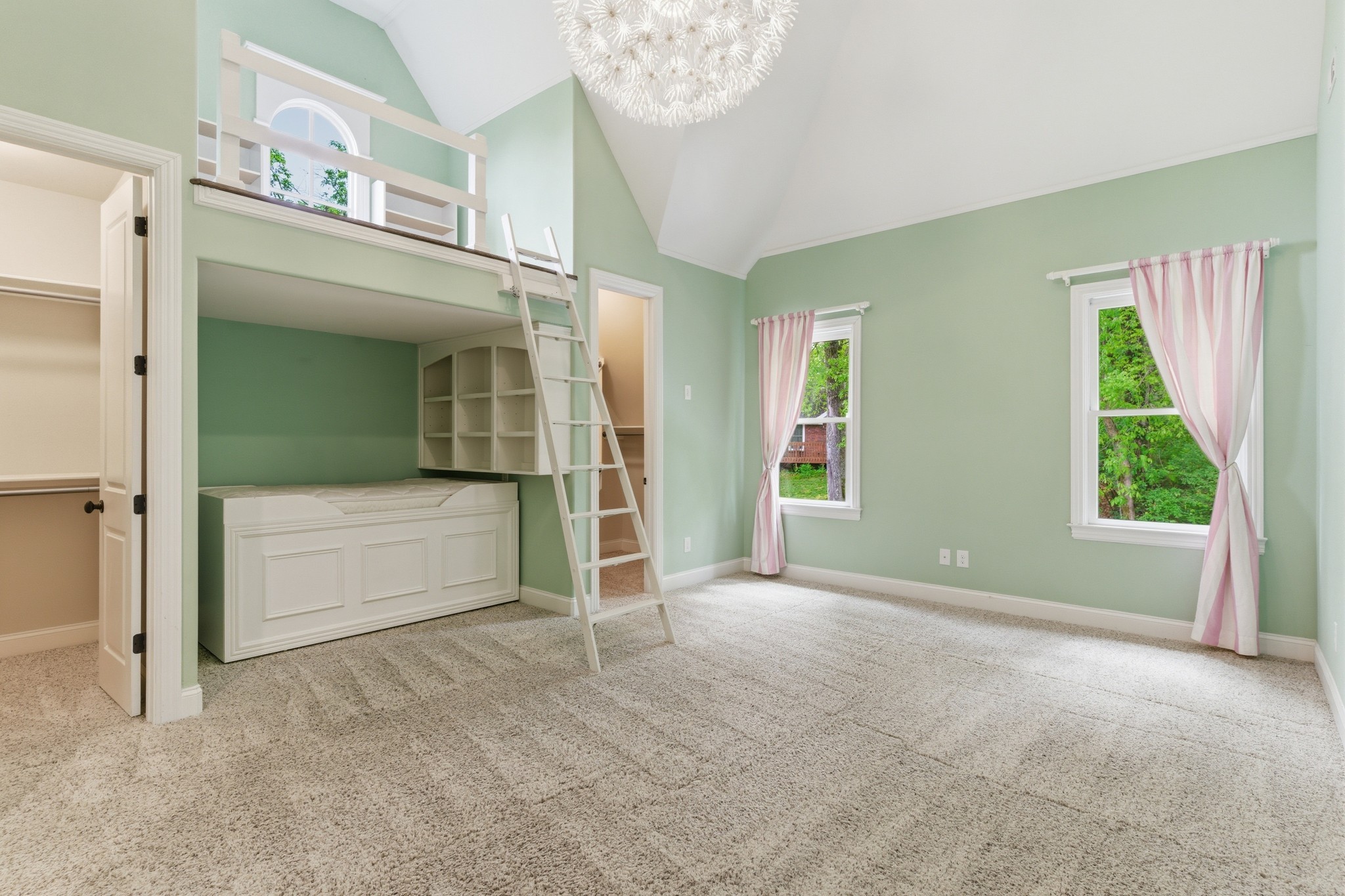1024 Redmond Ct
