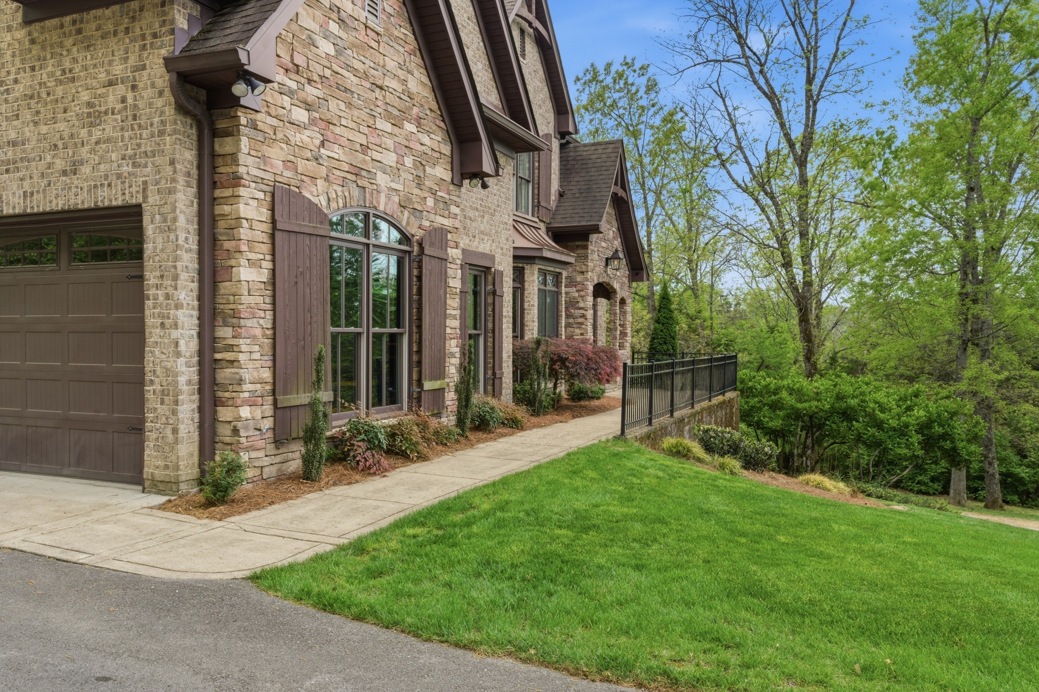 1024 Redmond Ct