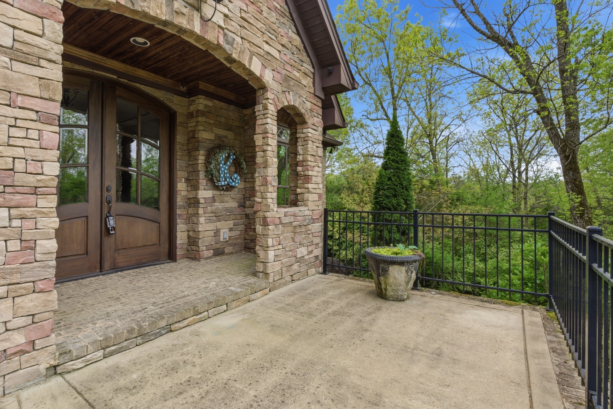 1024 Redmond Ct