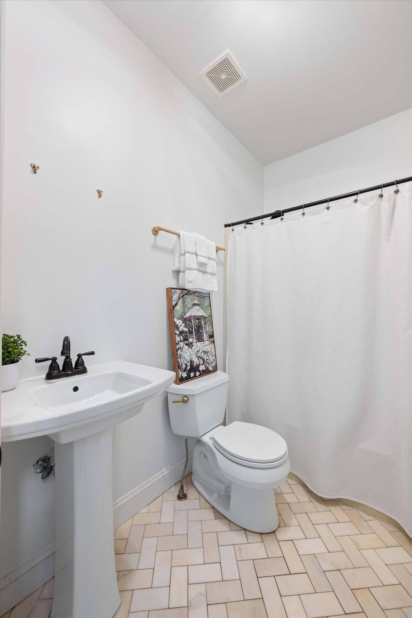 300 Gainsway Ct