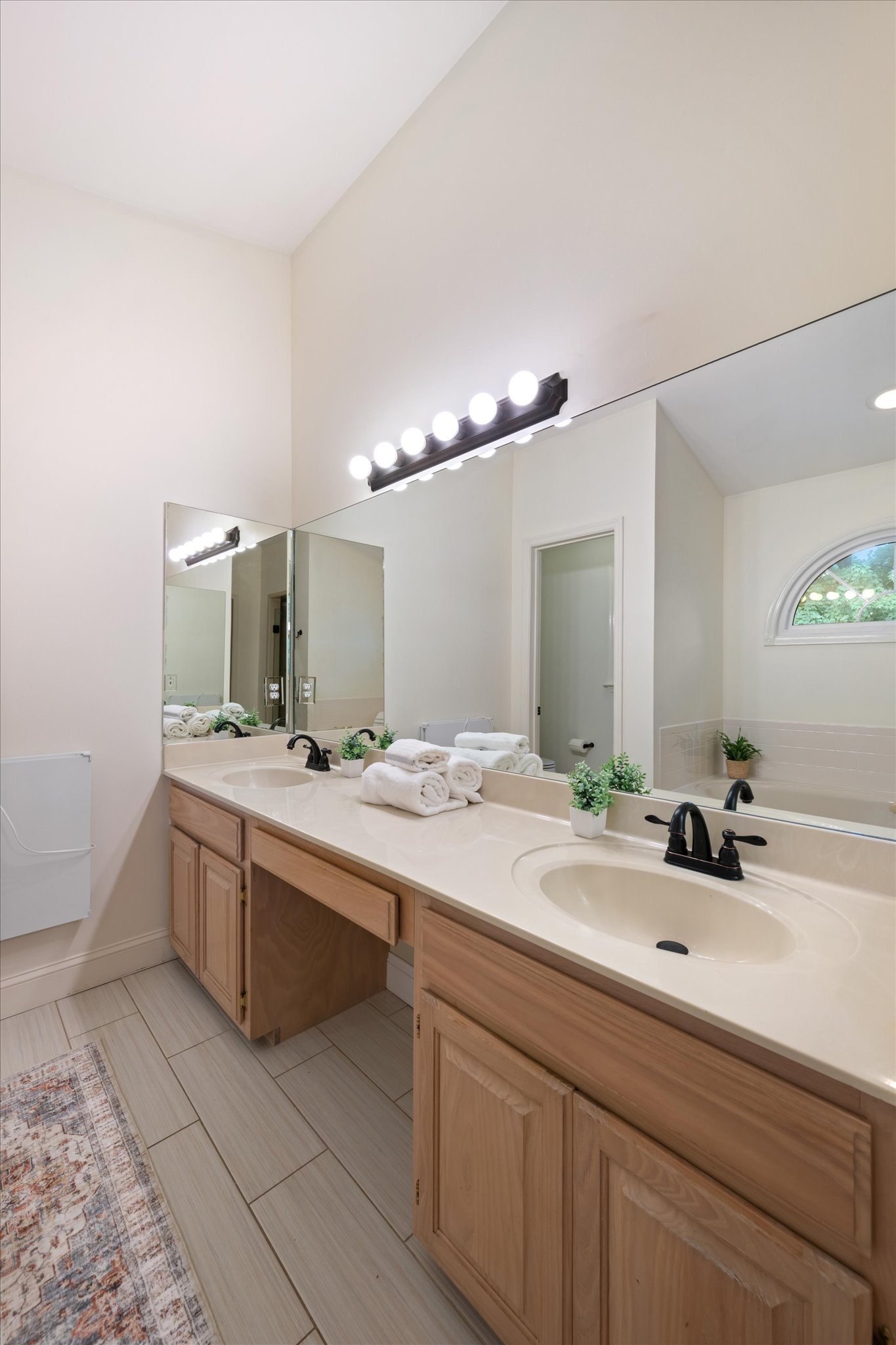 300 Gainsway Ct