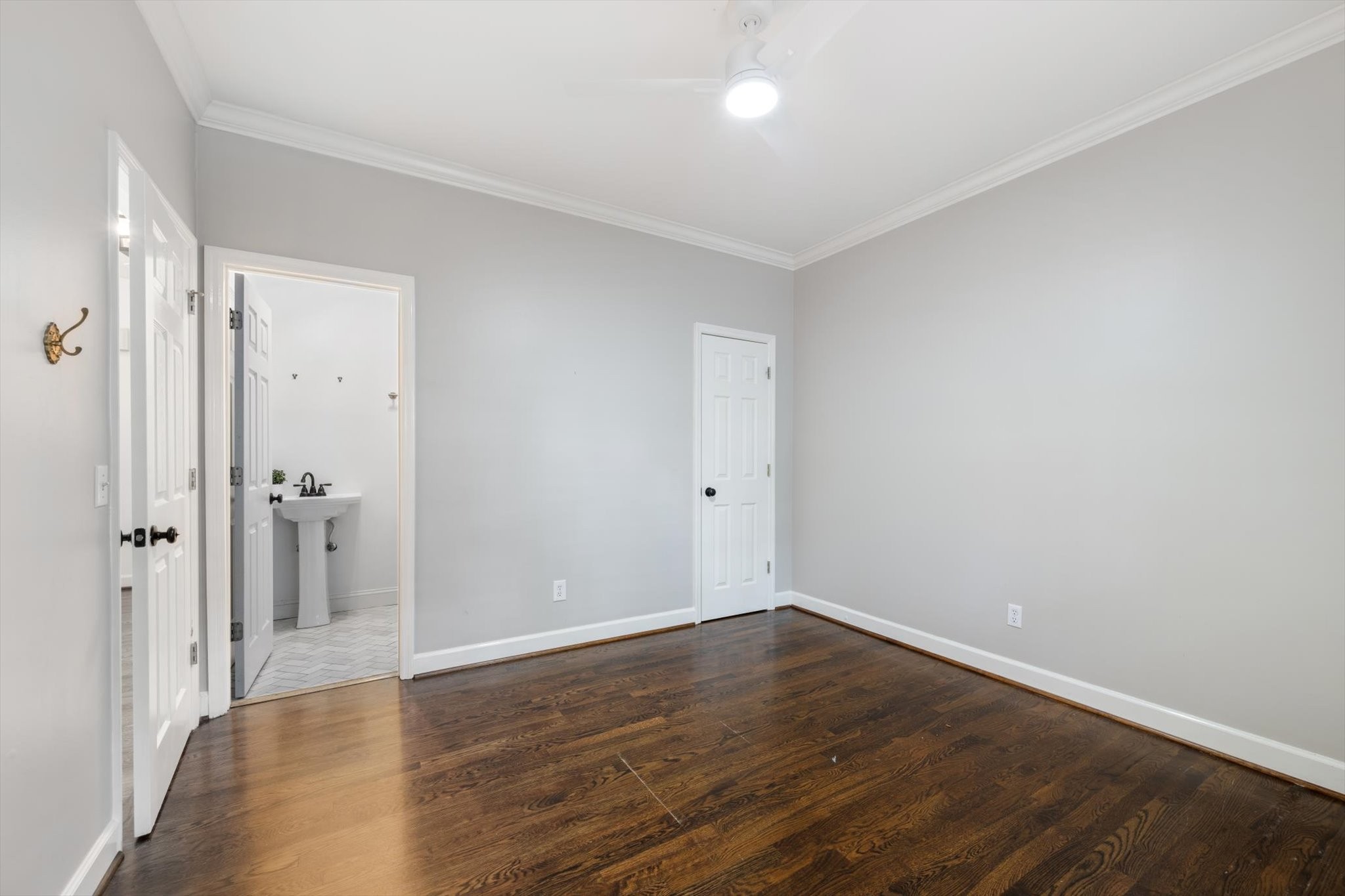 300 Gainsway Ct