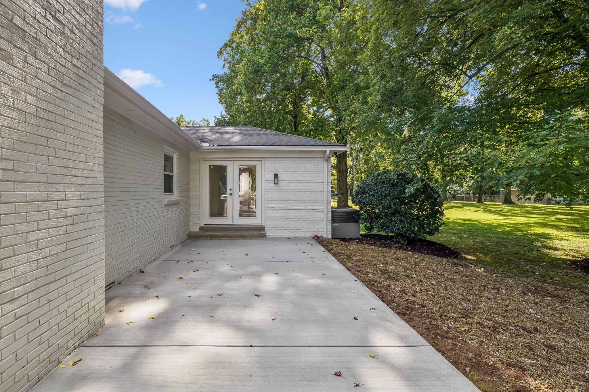 8113 Warner Rd