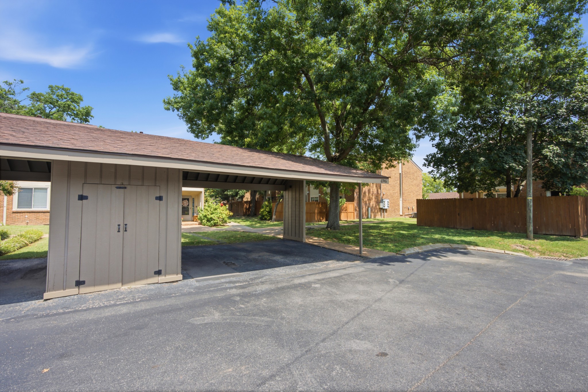 6946 Highland Park Dr
