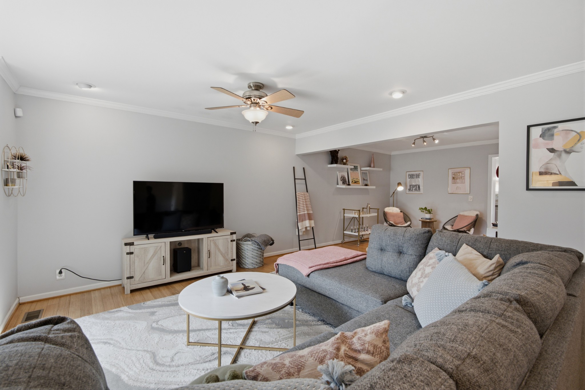 6946 Highland Park Dr
