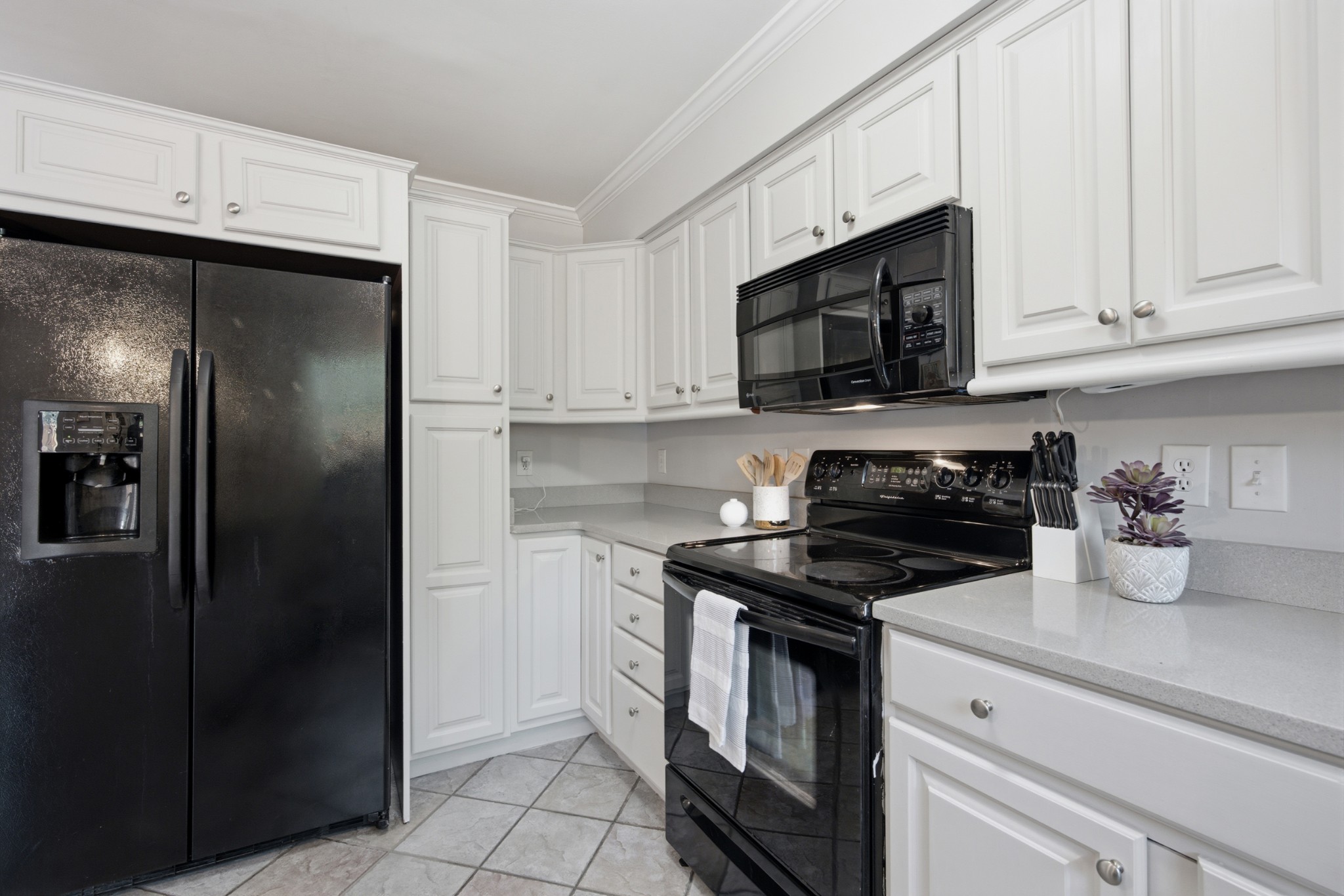 6946 Highland Park Dr