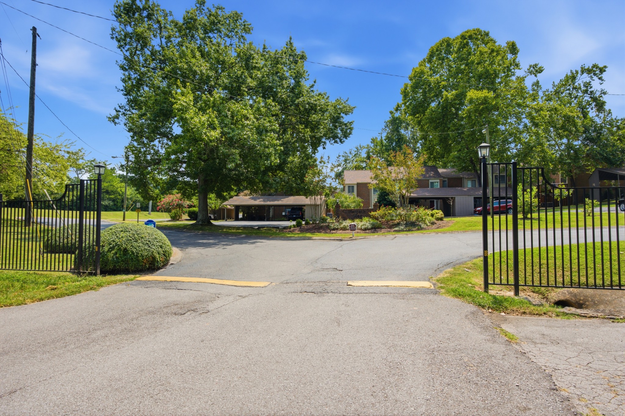 6946 Highland Park Dr