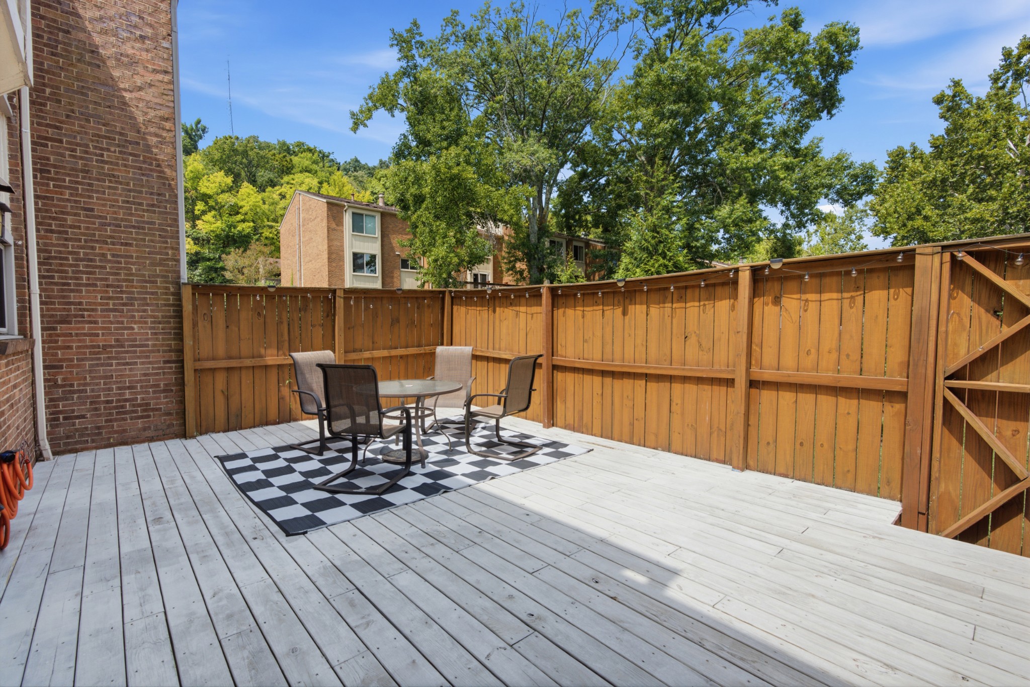 6946 Highland Park Dr