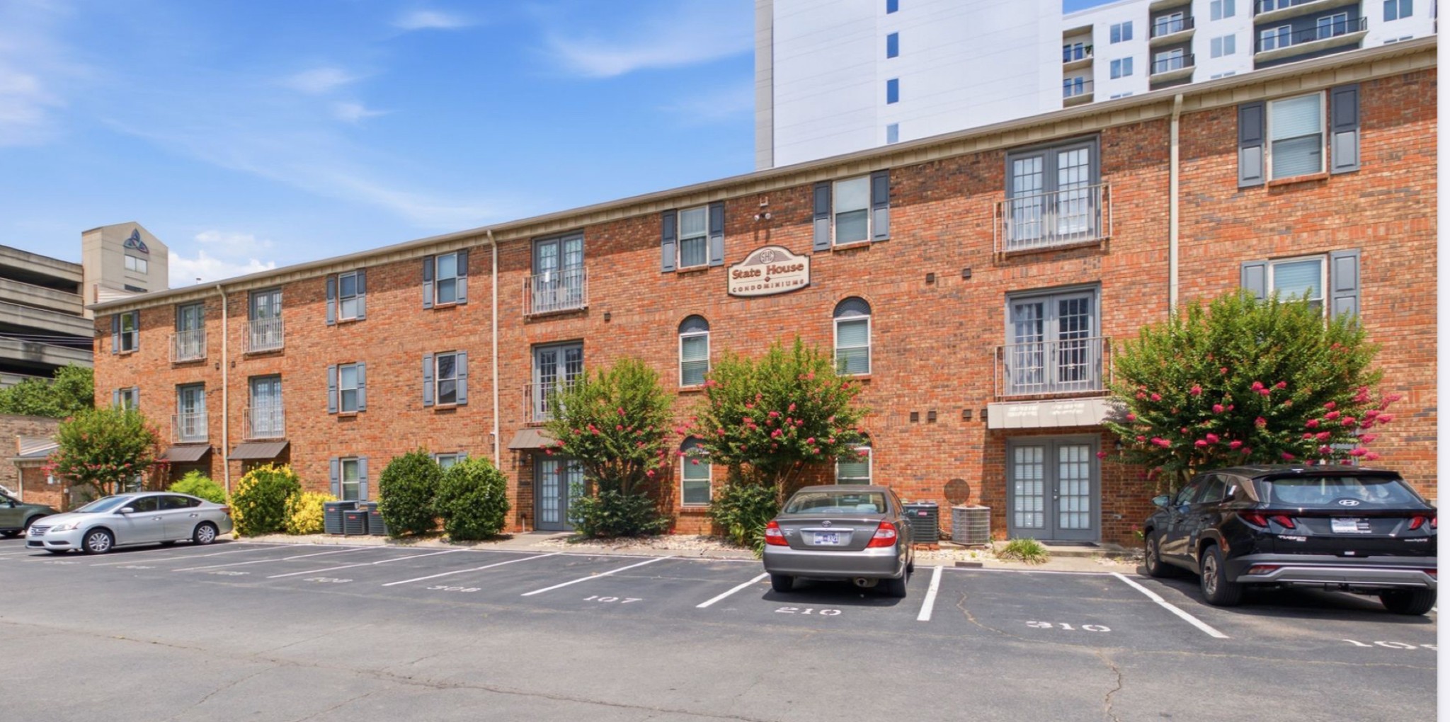 1808 State St Unit: 311