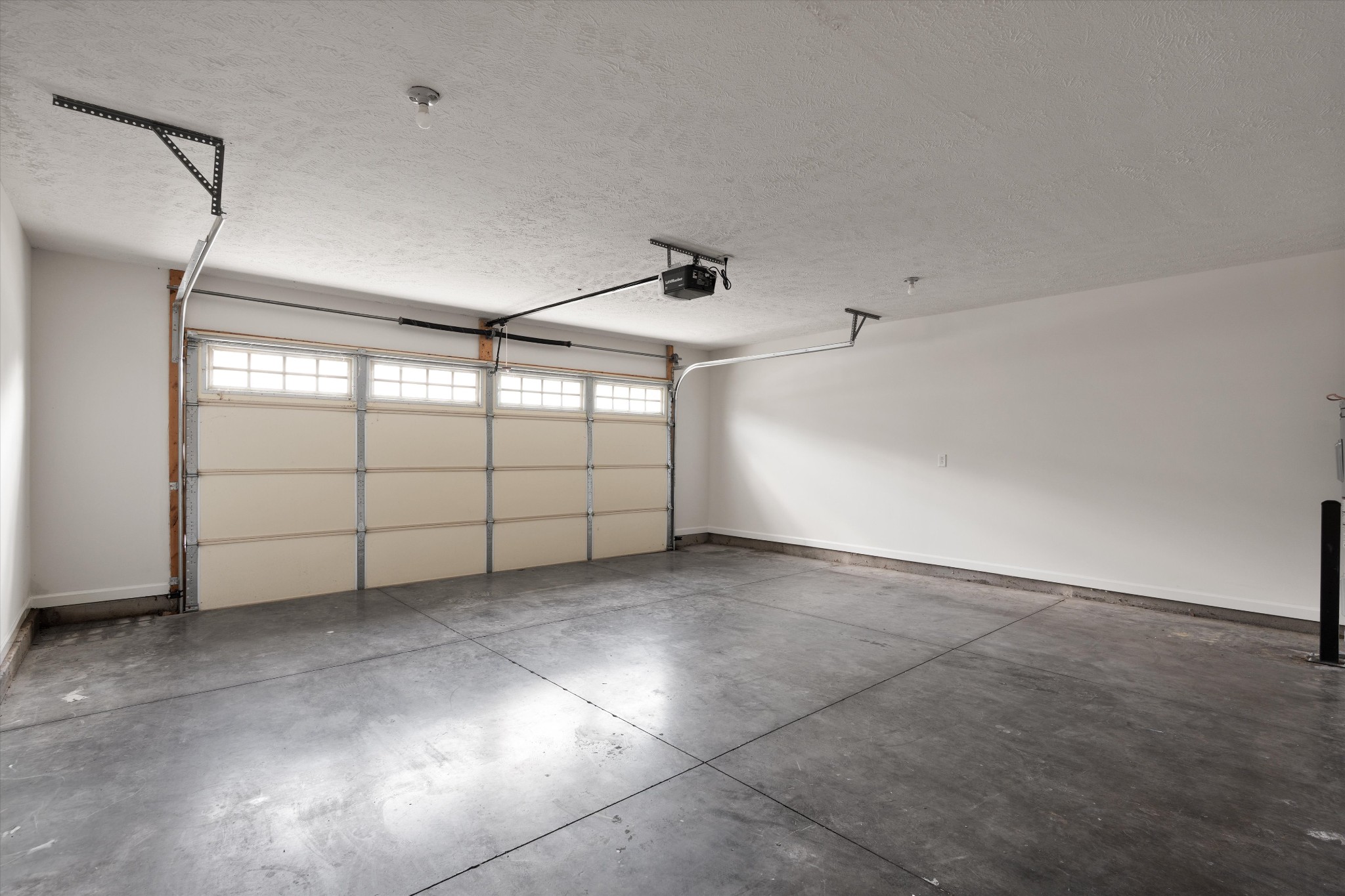 4336 Sunday Silence Way