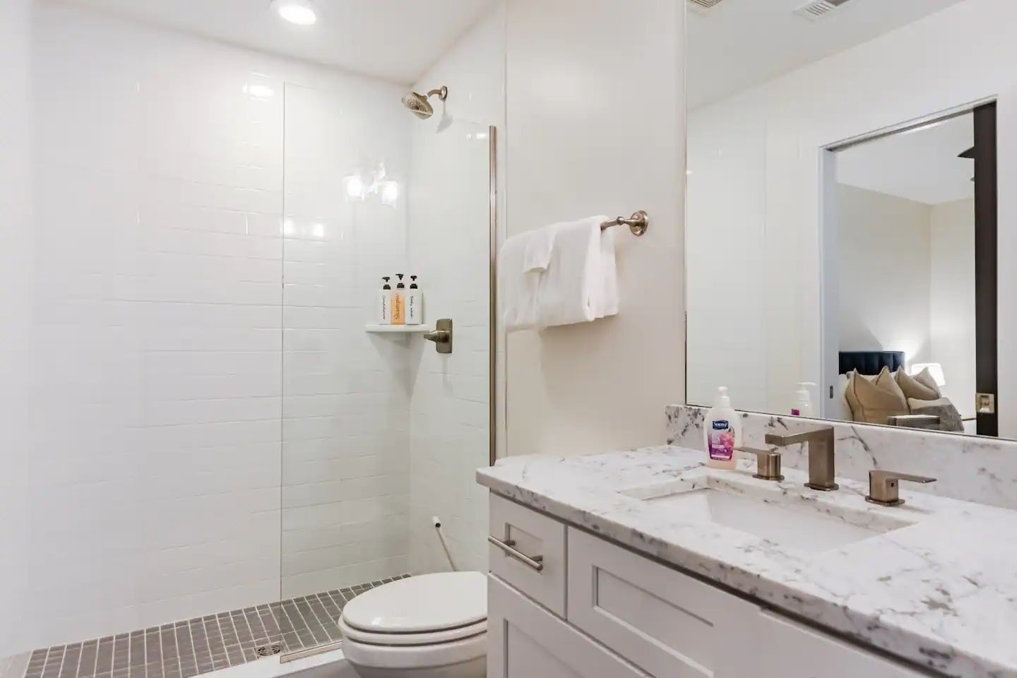 2410 Meharry Blvd Unit: 9