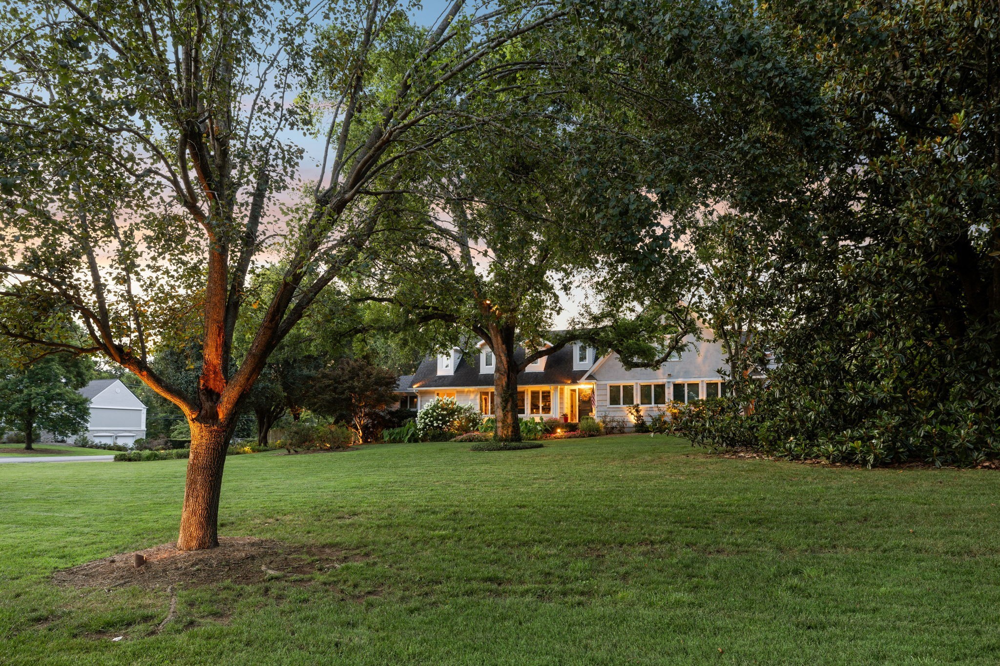 206 Hillwood Blvd, NE