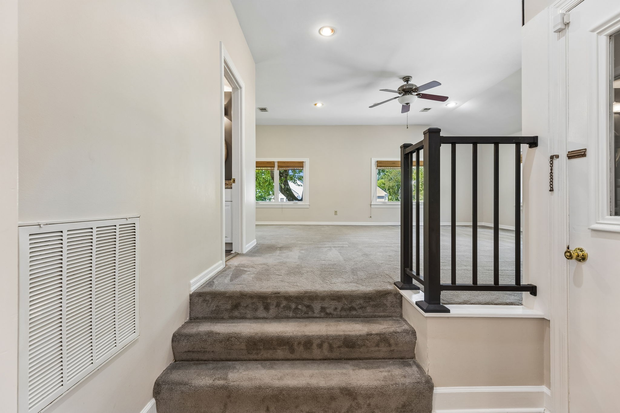 206 Hillwood Blvd, NE