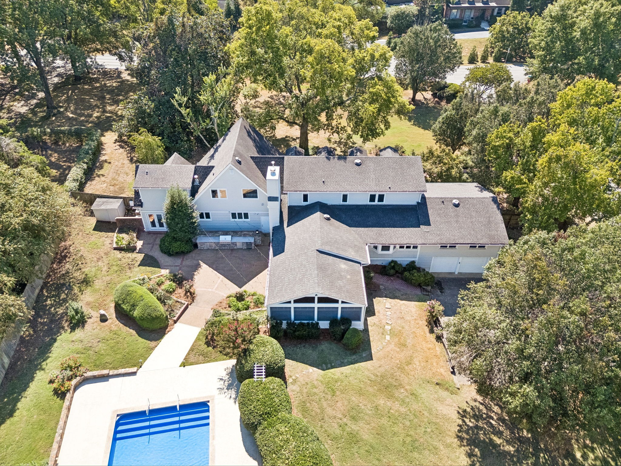 206 Hillwood Blvd, NE