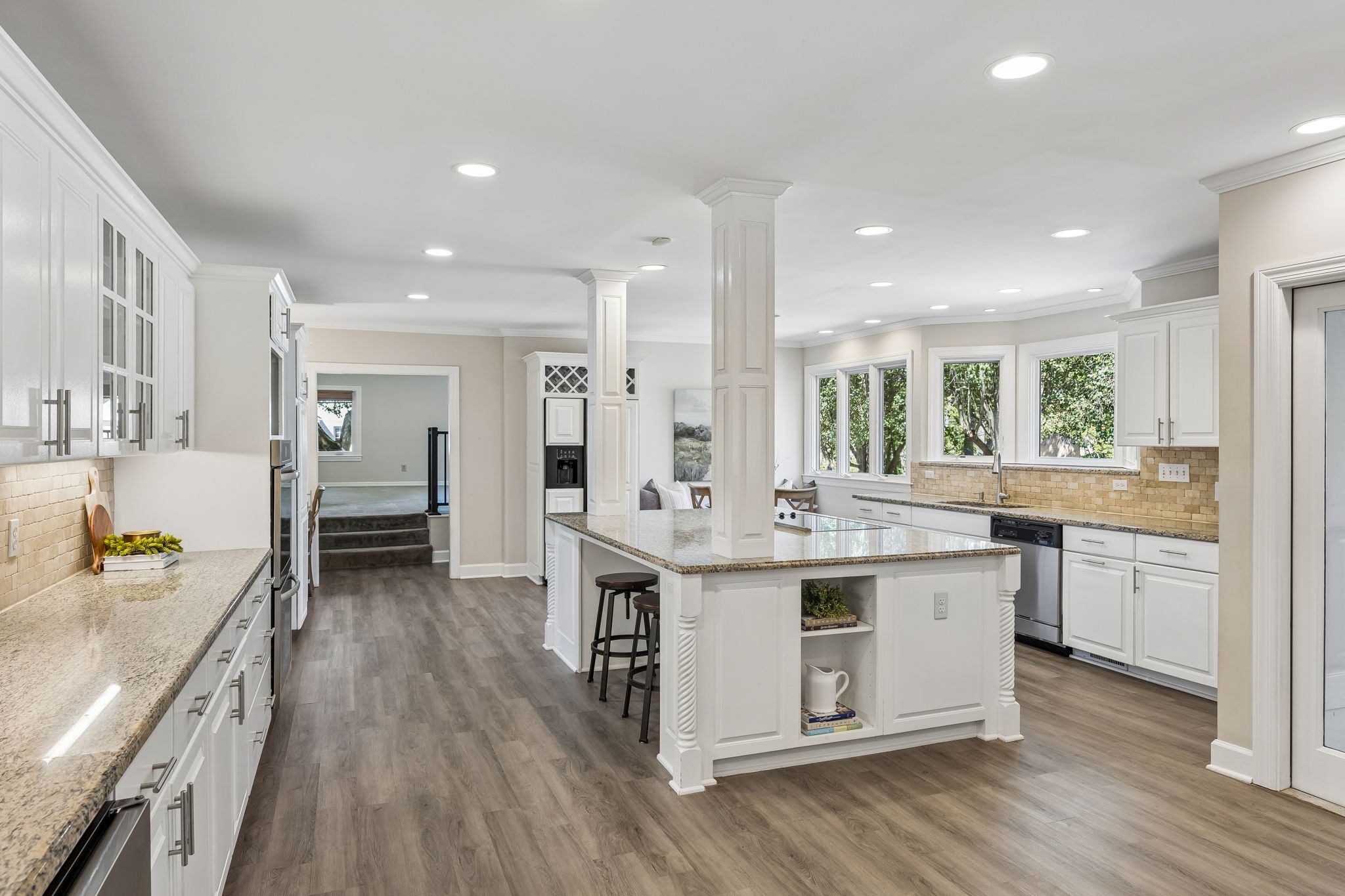 206 Hillwood Blvd, NE