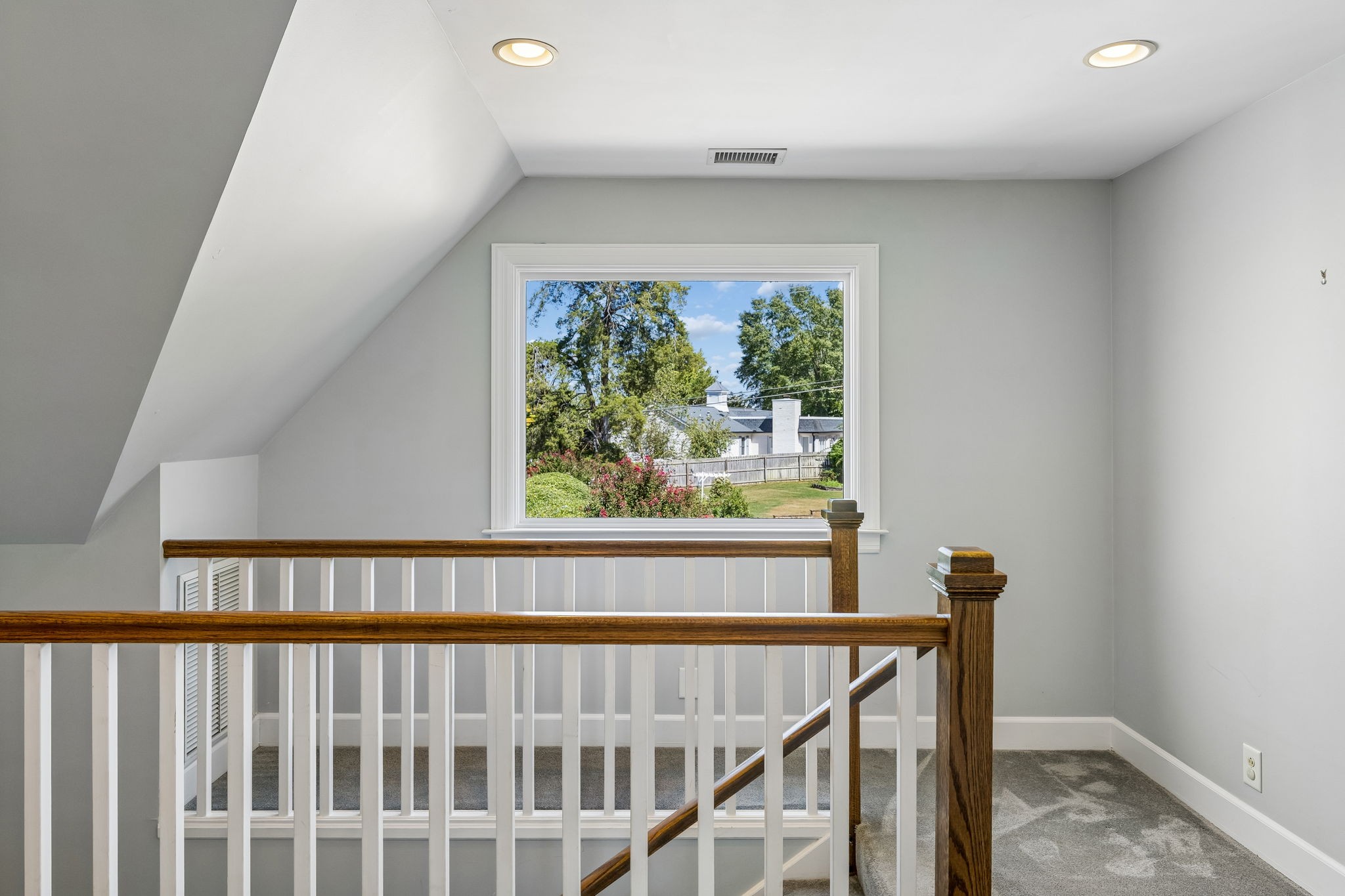 206 Hillwood Blvd, NE