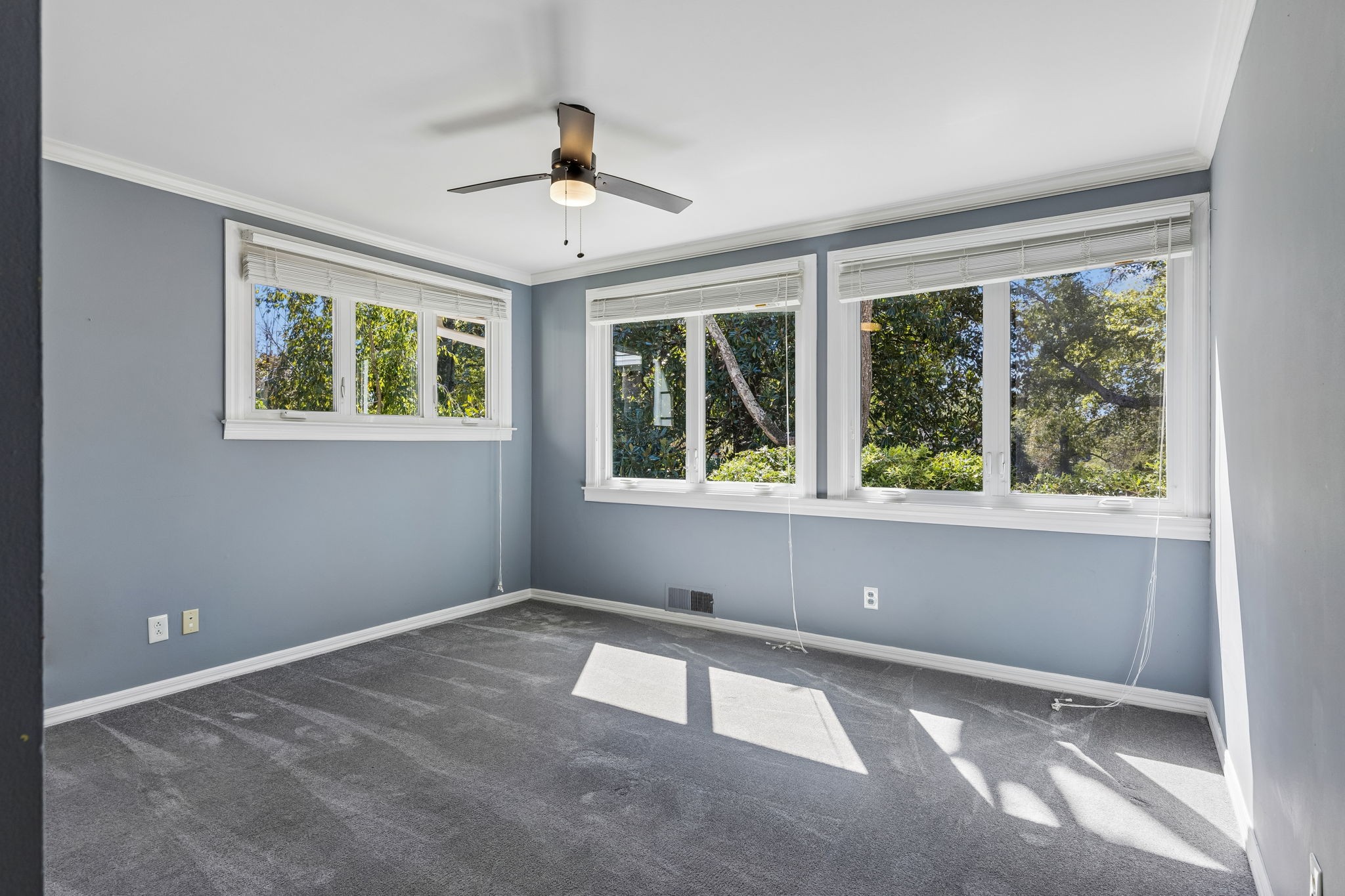 206 Hillwood Blvd, NE