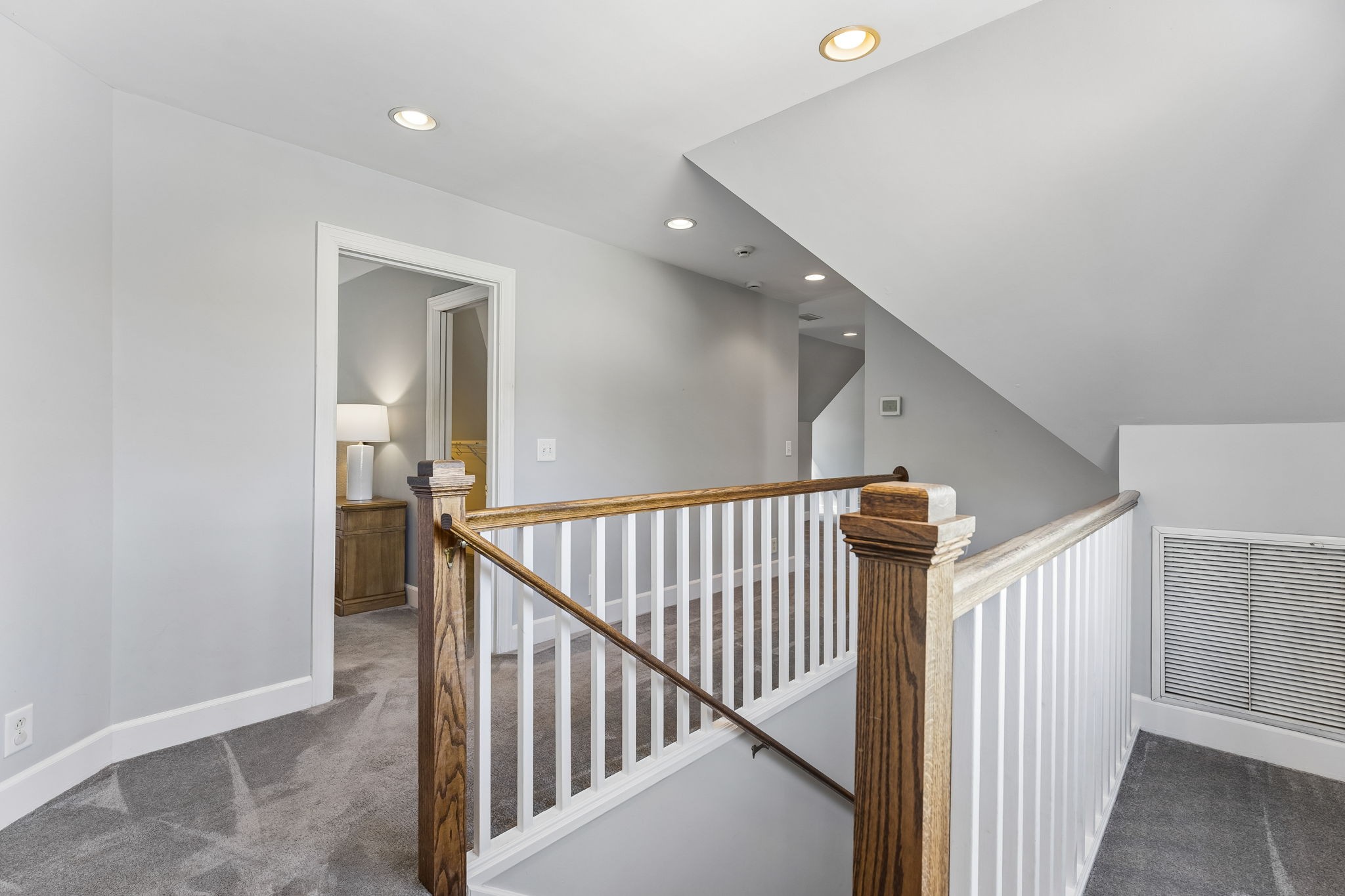 206 Hillwood Blvd, NE