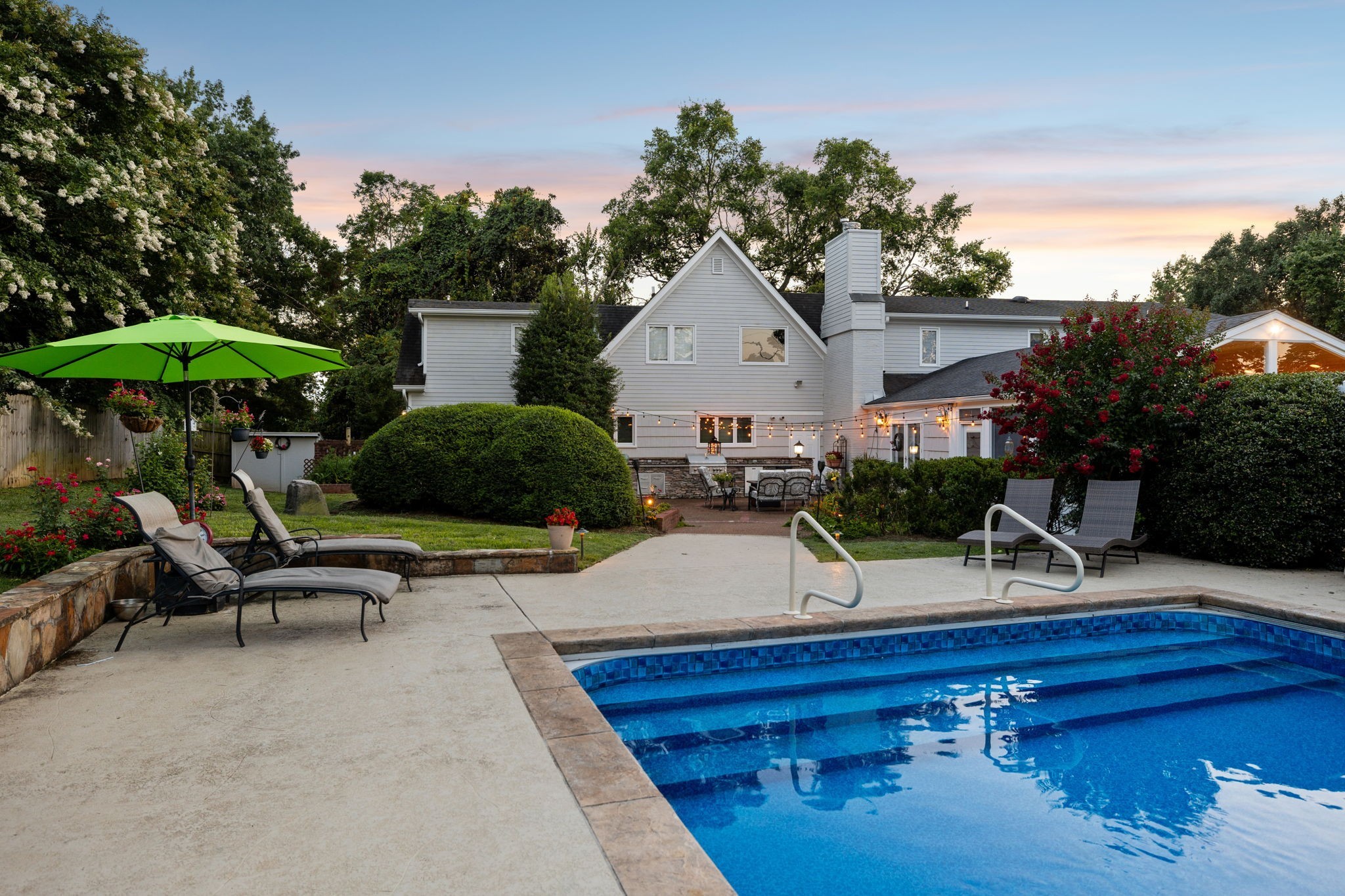 206 Hillwood Blvd, NE