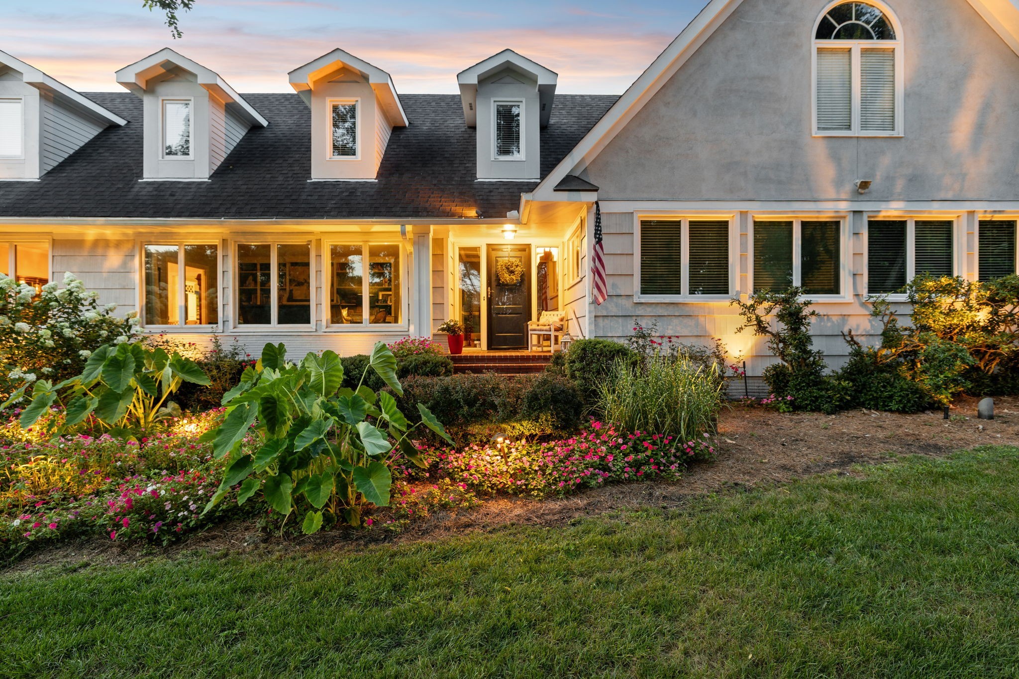 206 Hillwood Blvd, NE