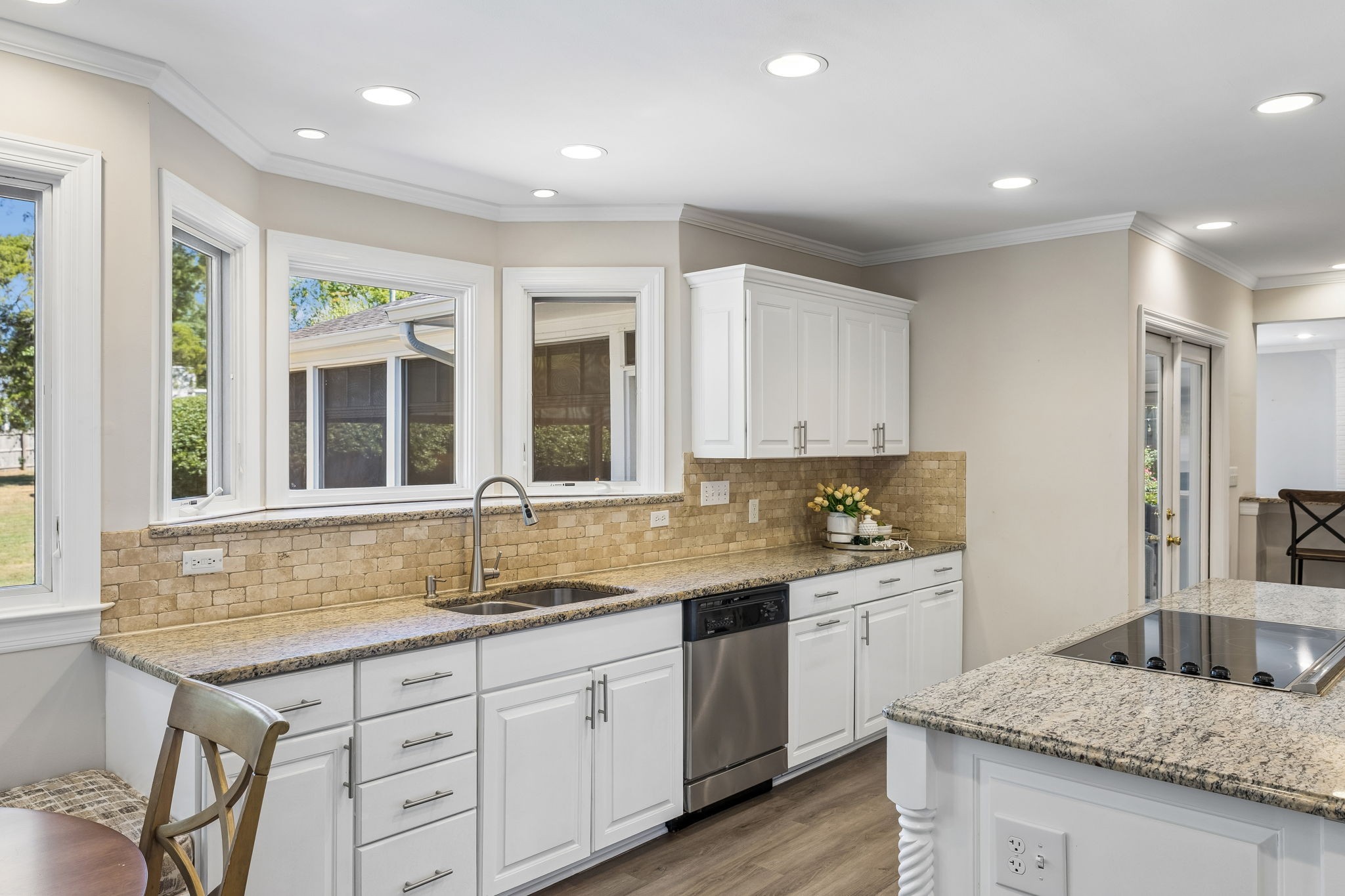 206 Hillwood Blvd, NE