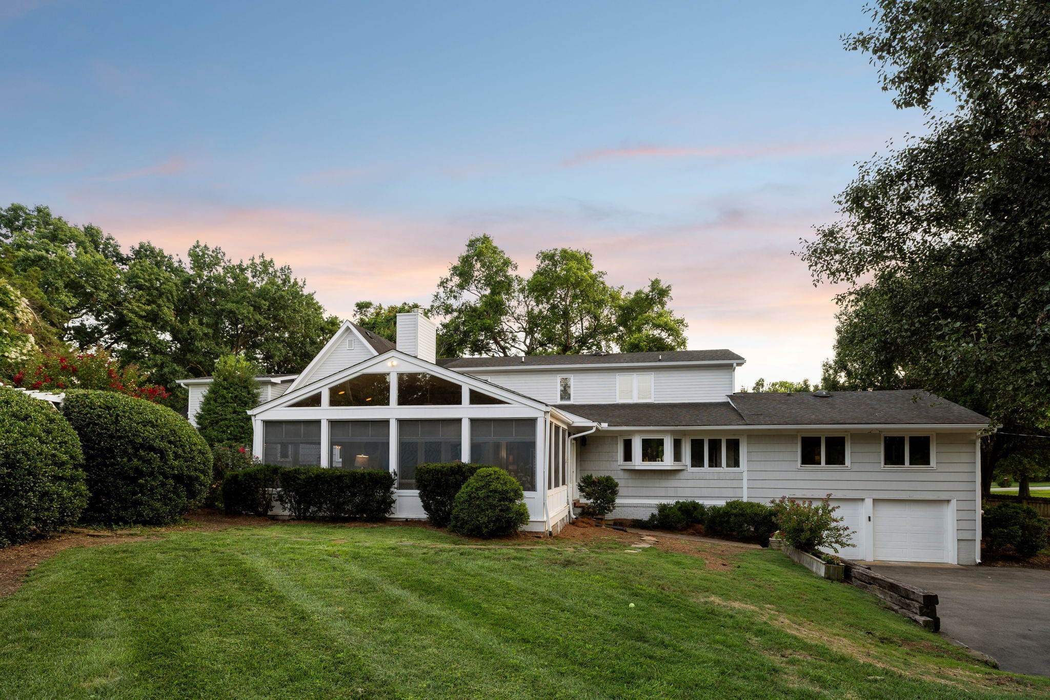 206 Hillwood Blvd, NE