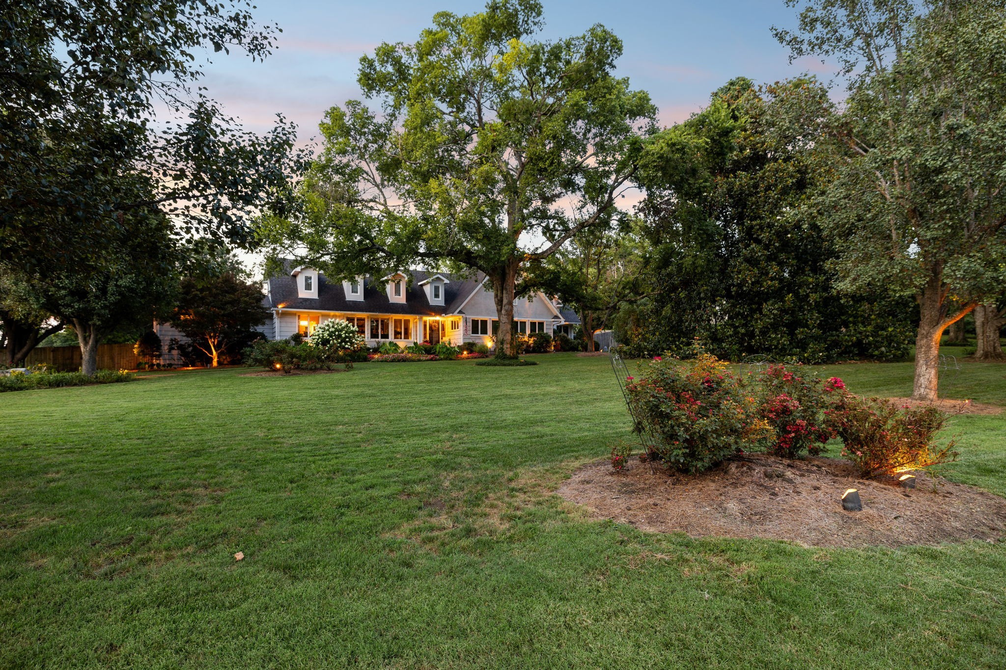 206 Hillwood Blvd, NE