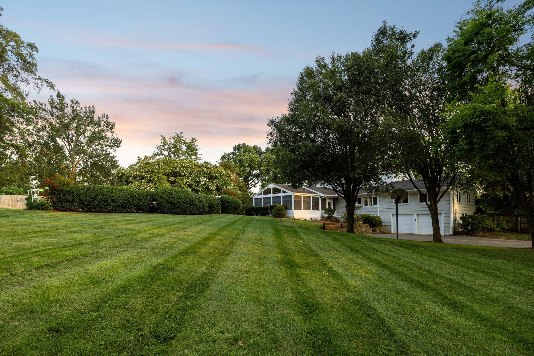 206 Hillwood Blvd, NE