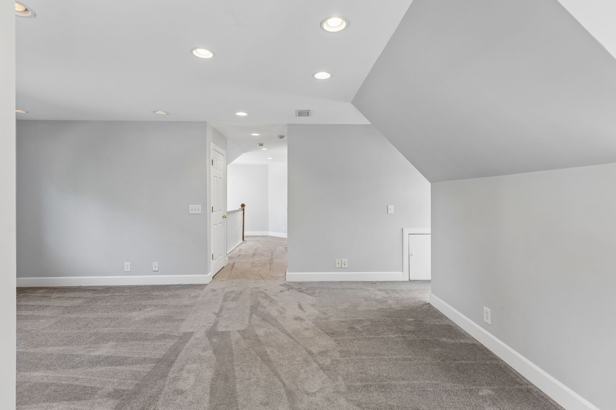 206 Hillwood Blvd, NE