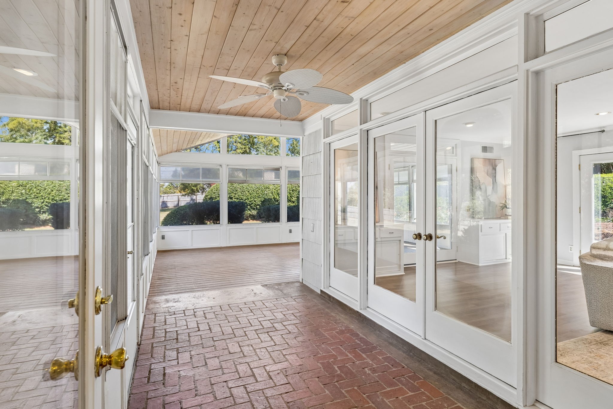 206 Hillwood Blvd, NE