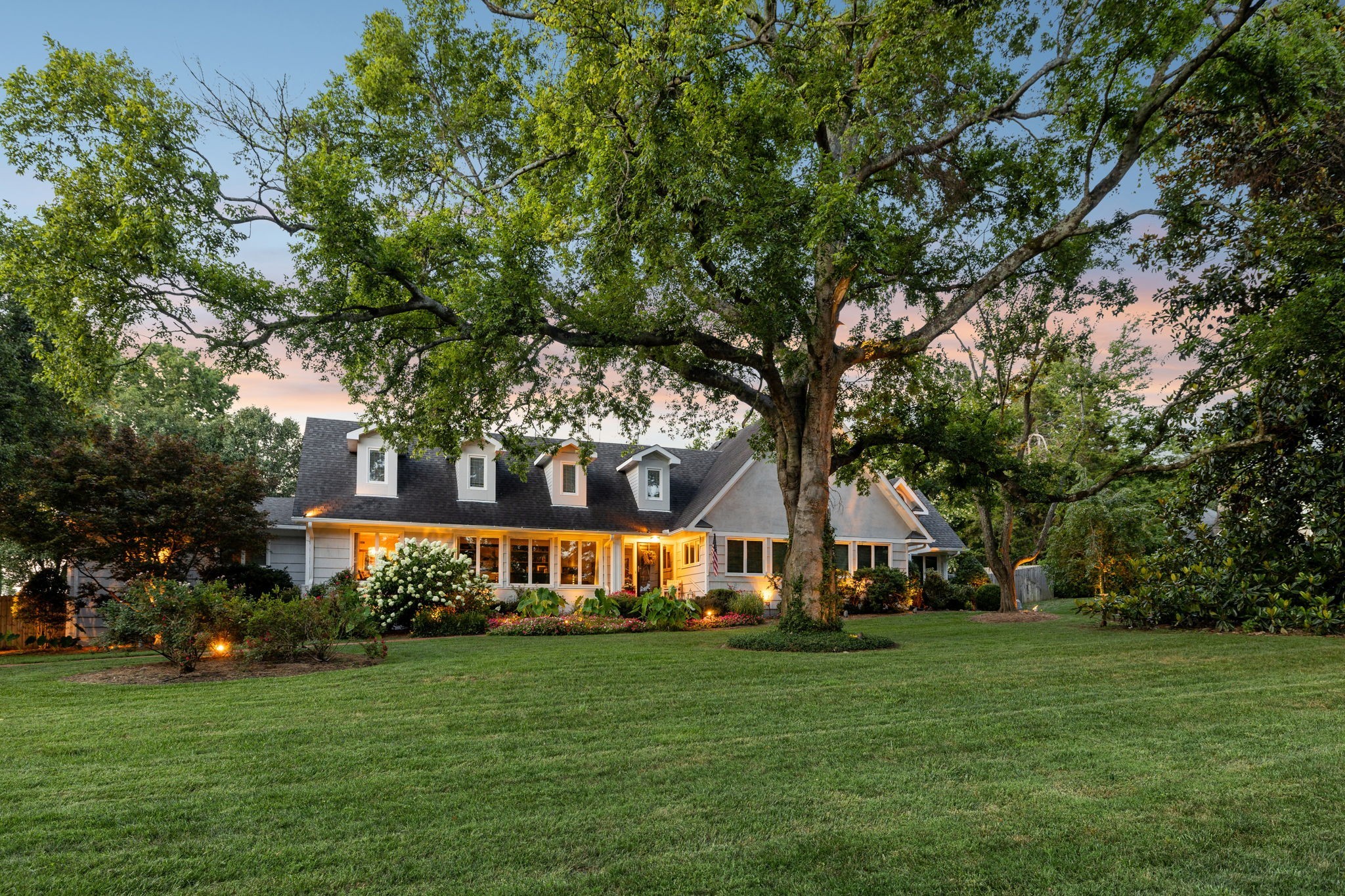 206 Hillwood Blvd, NE