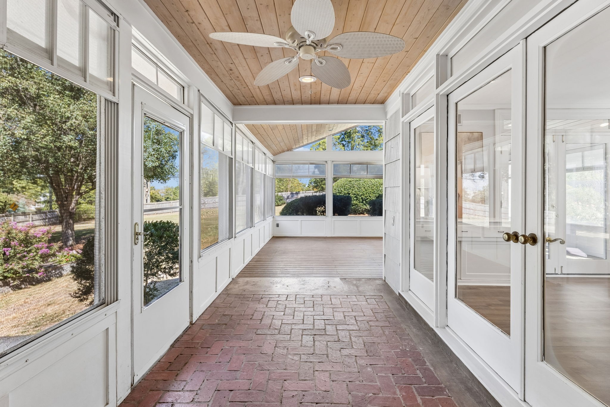 206 Hillwood Blvd, NE