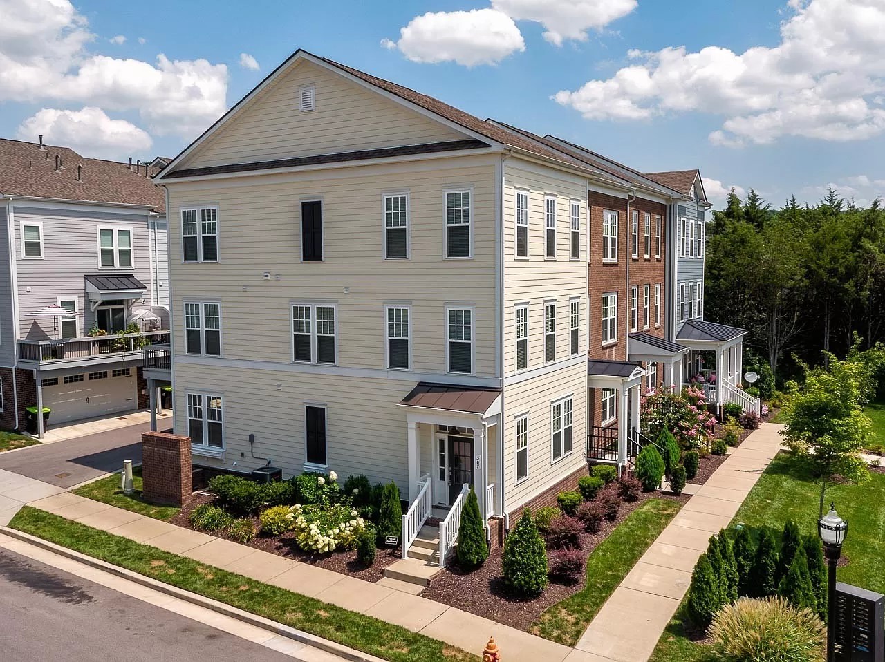 307 Kara Ln