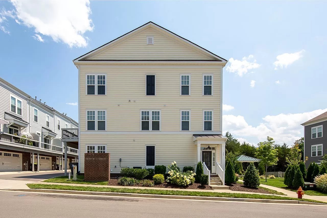 307 Kara Ln