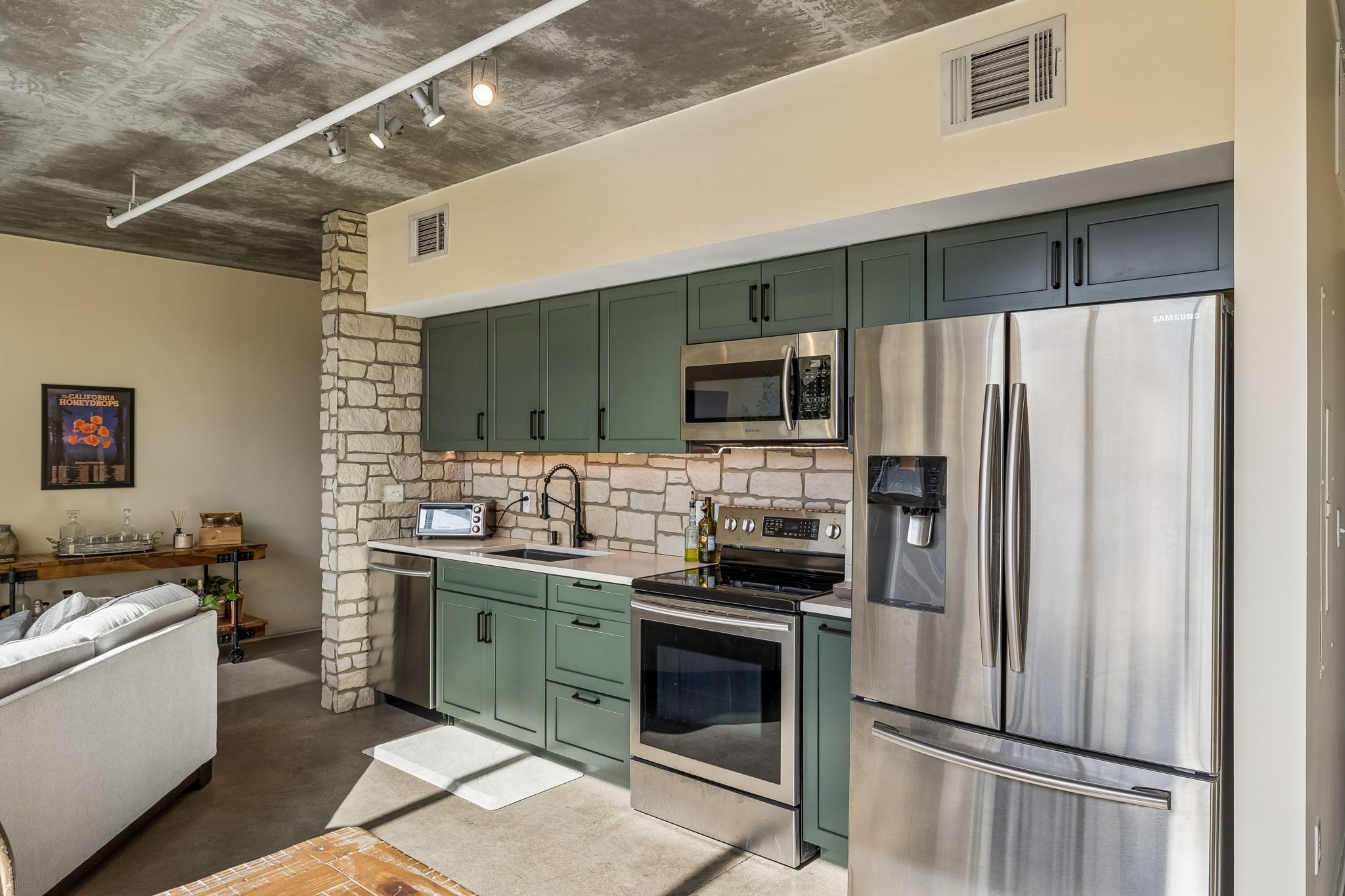 2115 Yeaman Pl Unit: 104