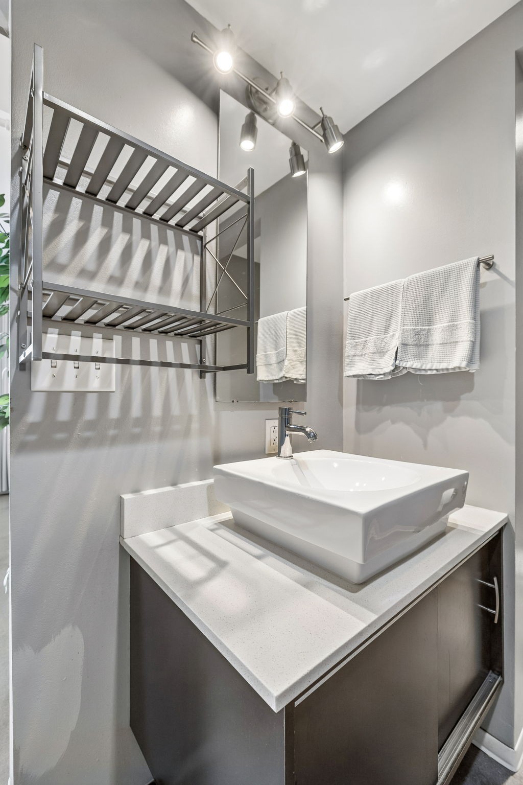 2115 Yeaman Pl Unit: 104