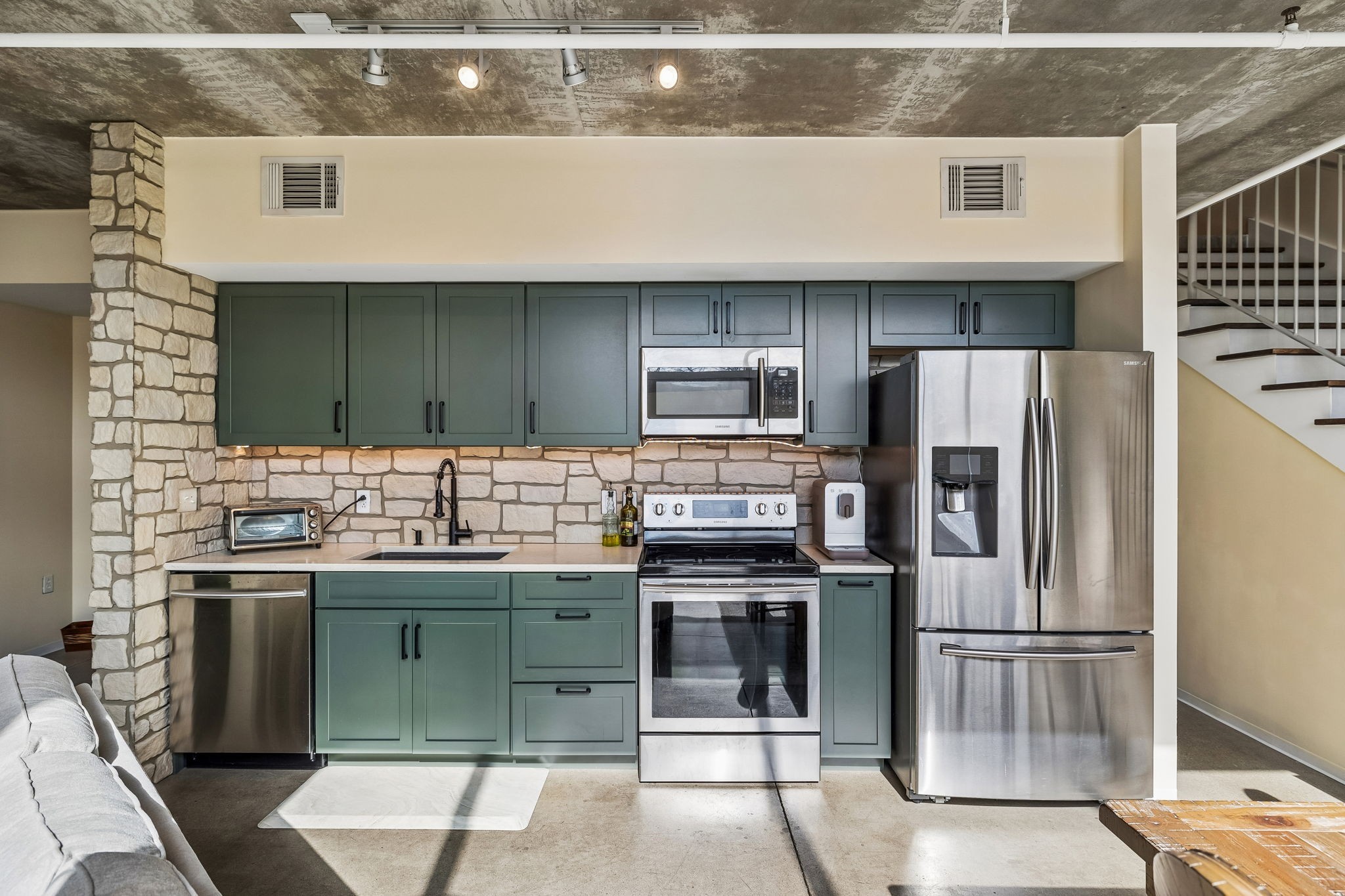 2115 Yeaman Pl Unit: 104