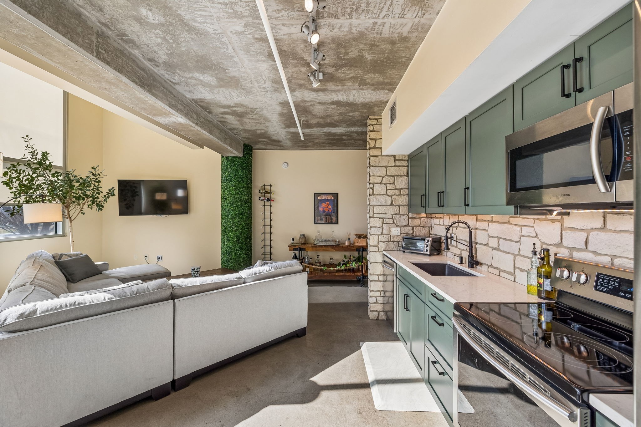 2115 Yeaman Pl Unit: 104