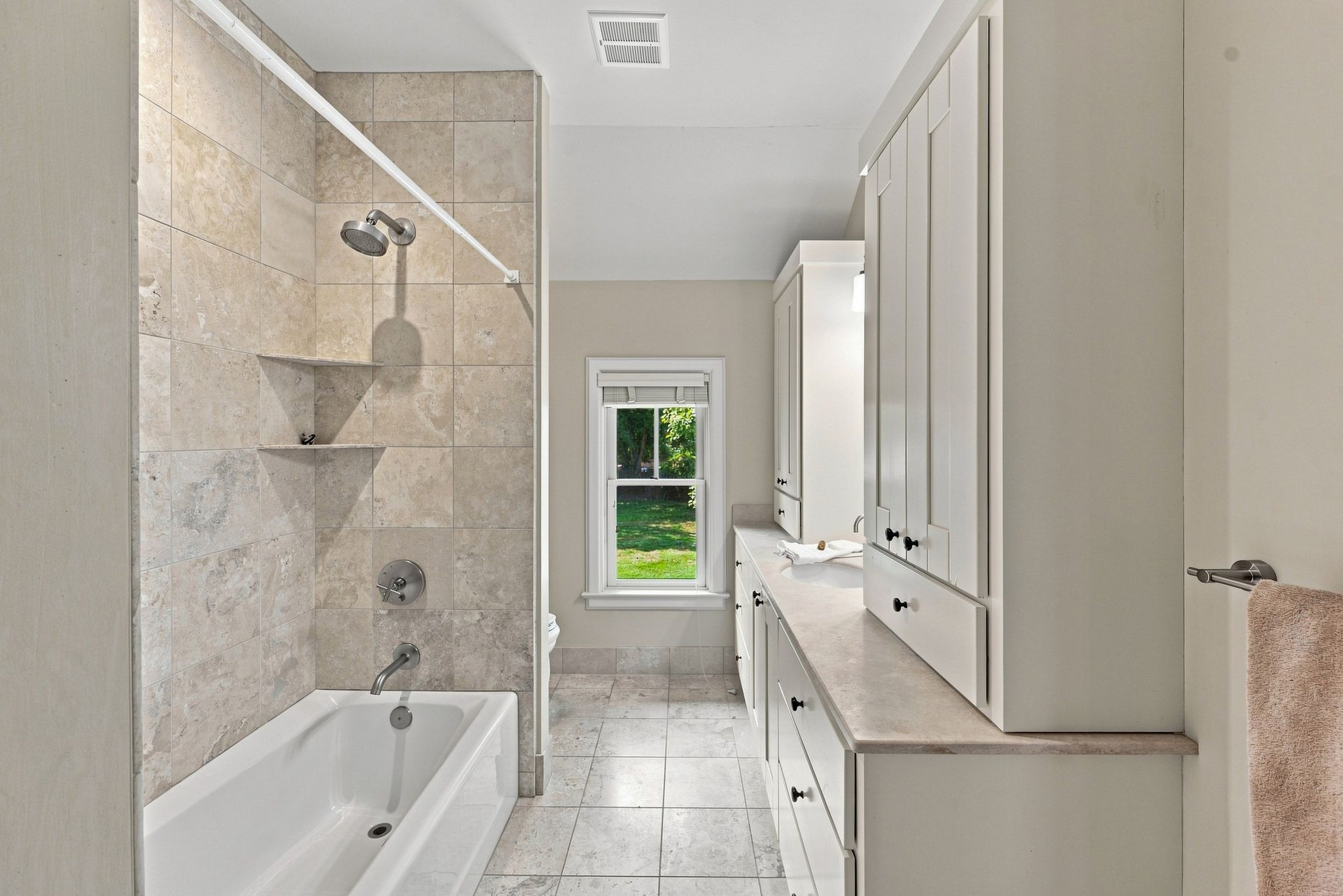 203B Woodmont Cir