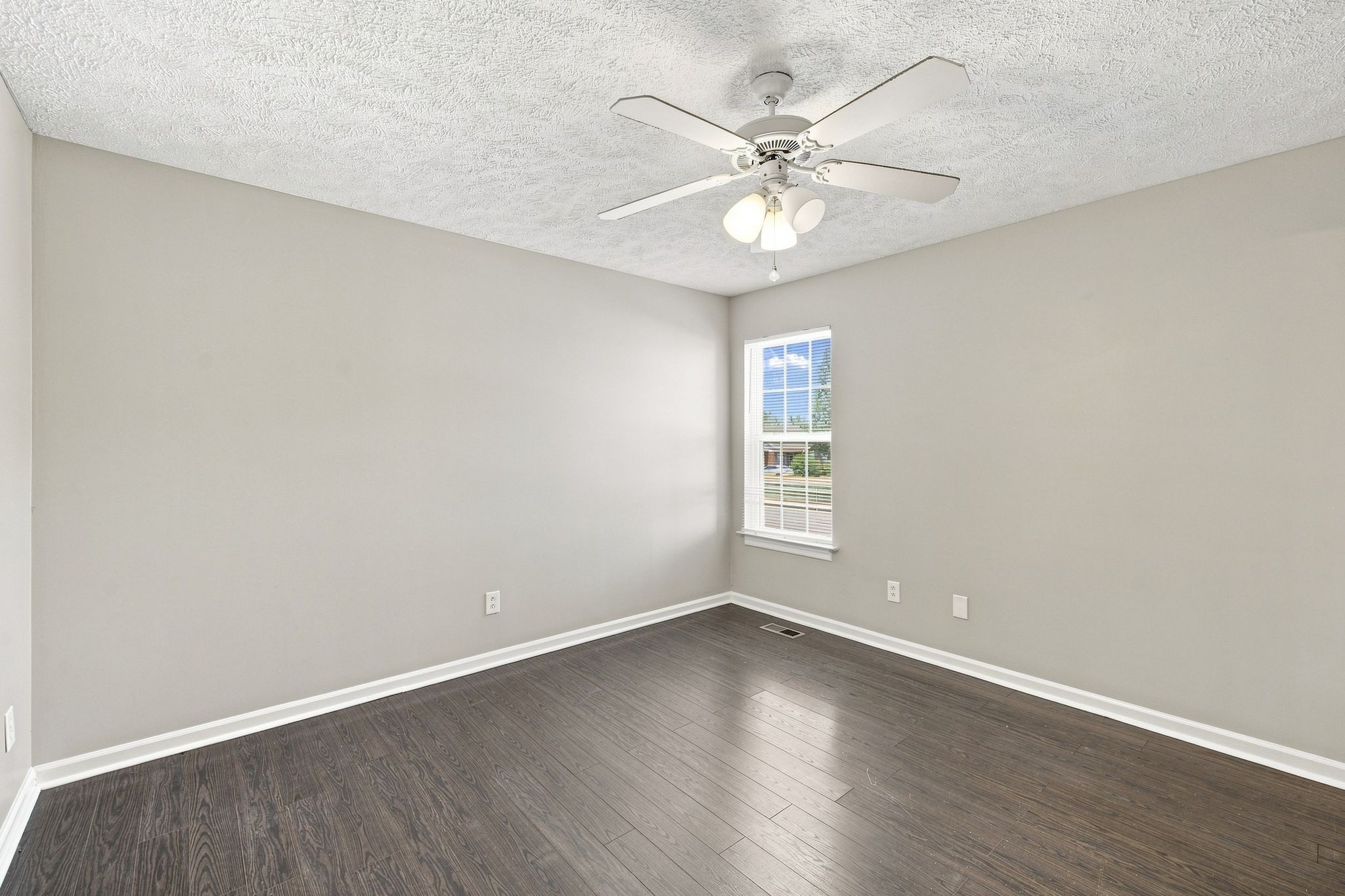1794 Lucille Ln