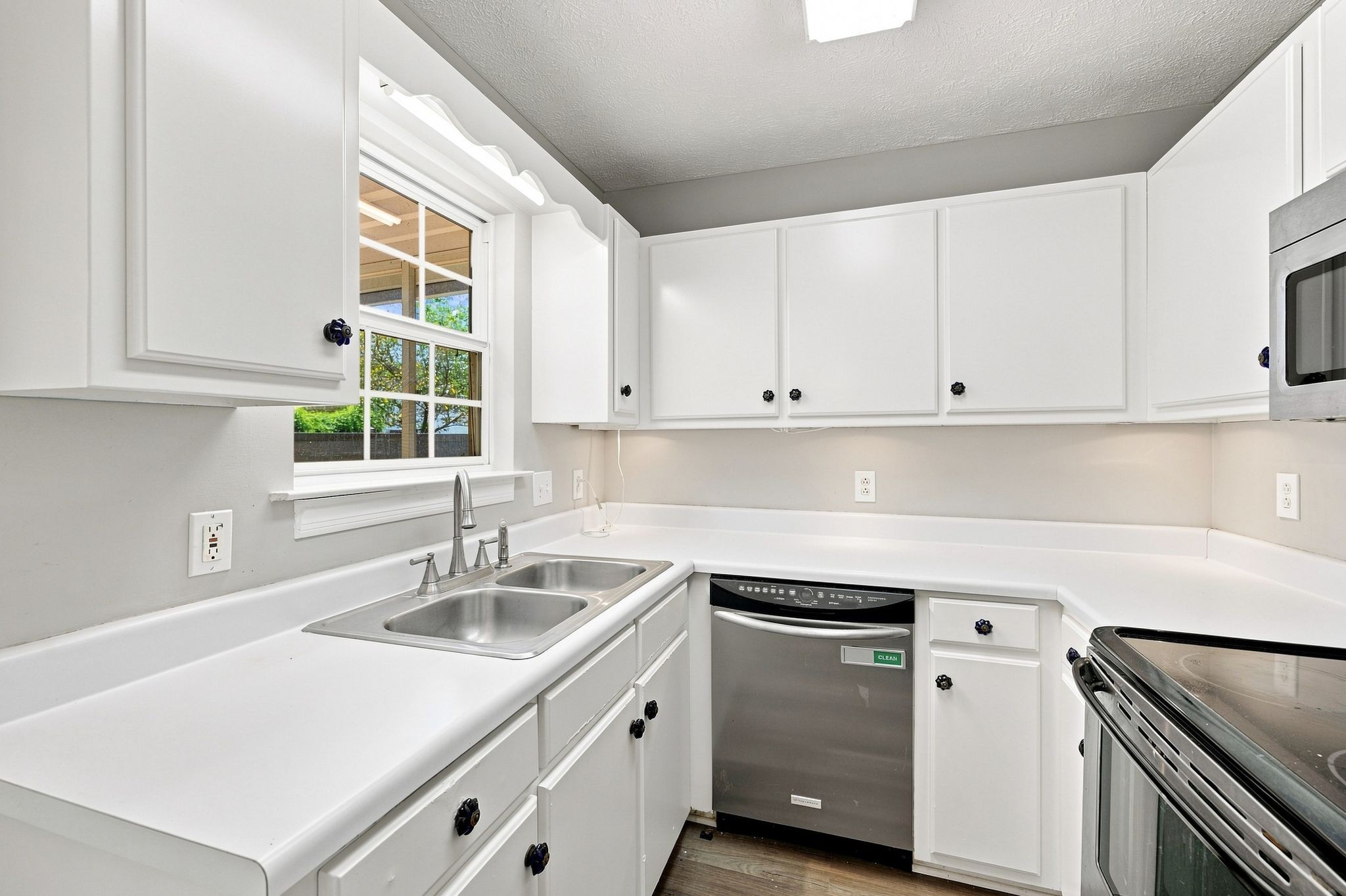 1794 Lucille Ln